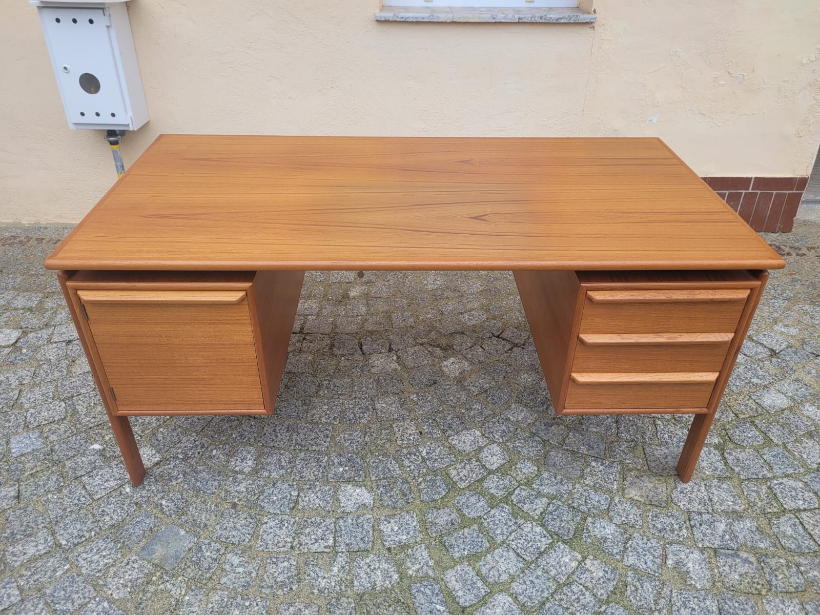 Mid-Century Teak Desk from Gv Møbler, 1960s