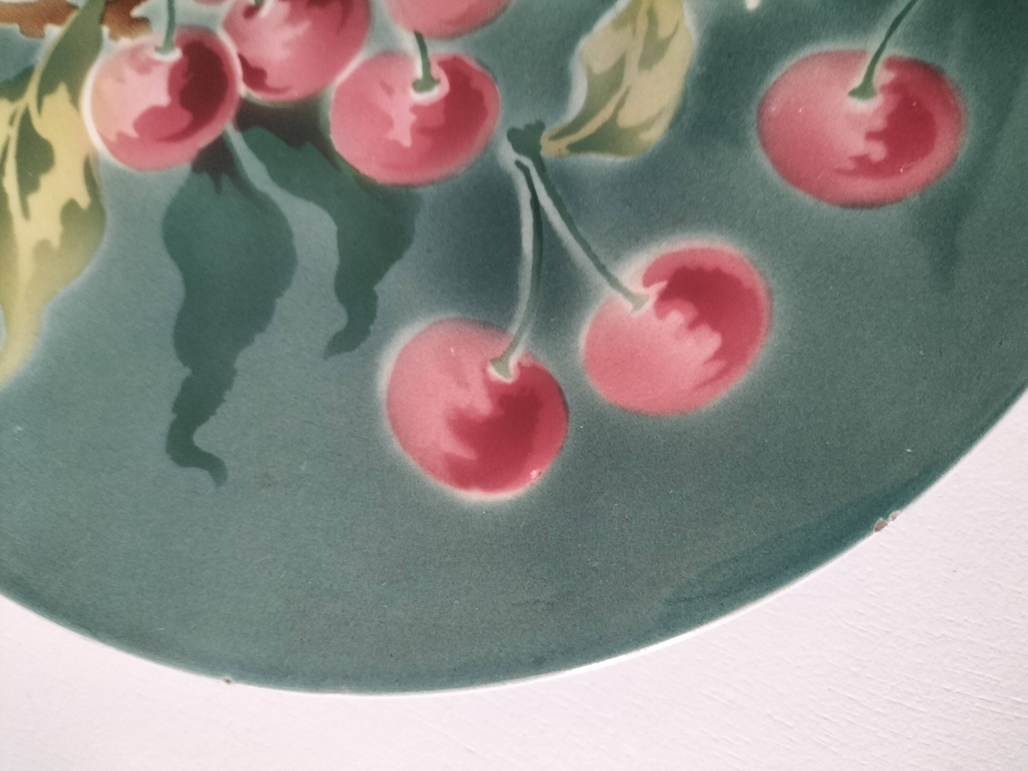 Saint-Amand Hamage plate – Stenciled cherry decoration 1945-1950