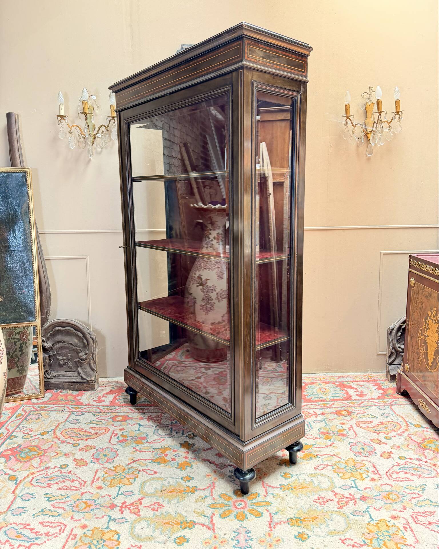 VITRINE DE PRÉSENTATION EN BOIS NOIRCI DE STYLE LOUIS XVI XIX EME SIÈC