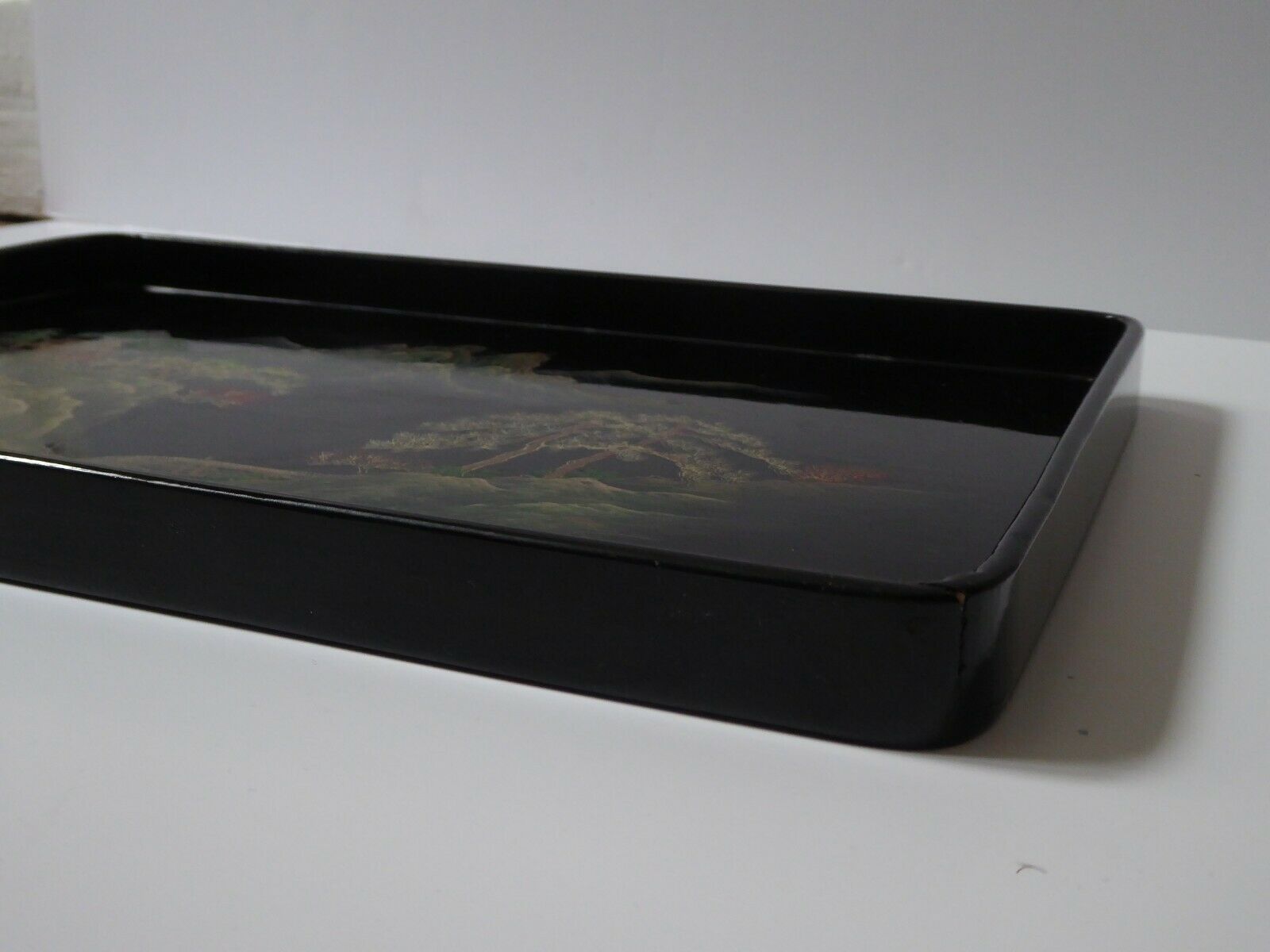 Japan's black lace-up tray