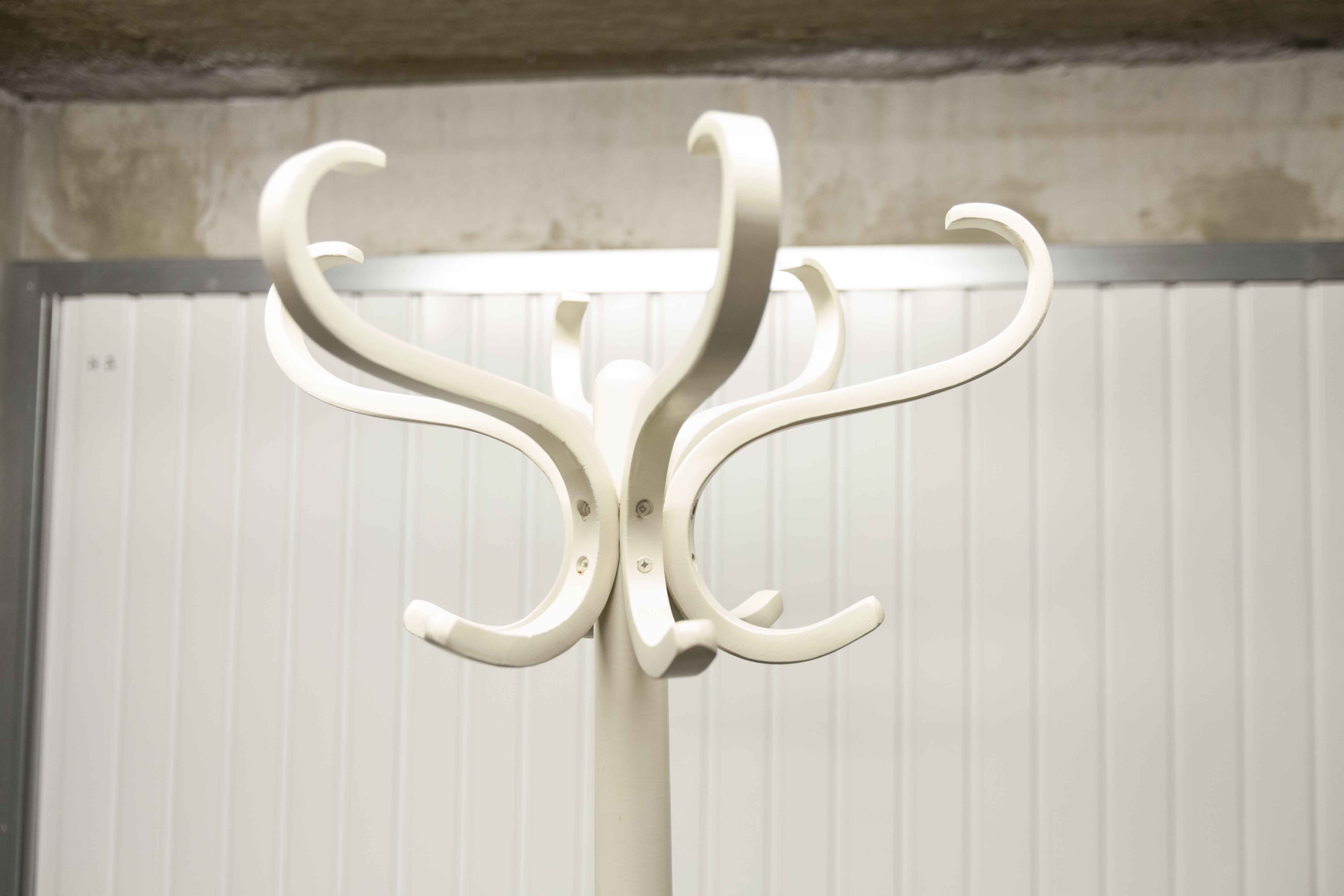 Parrot wears white Baumann coat 1970