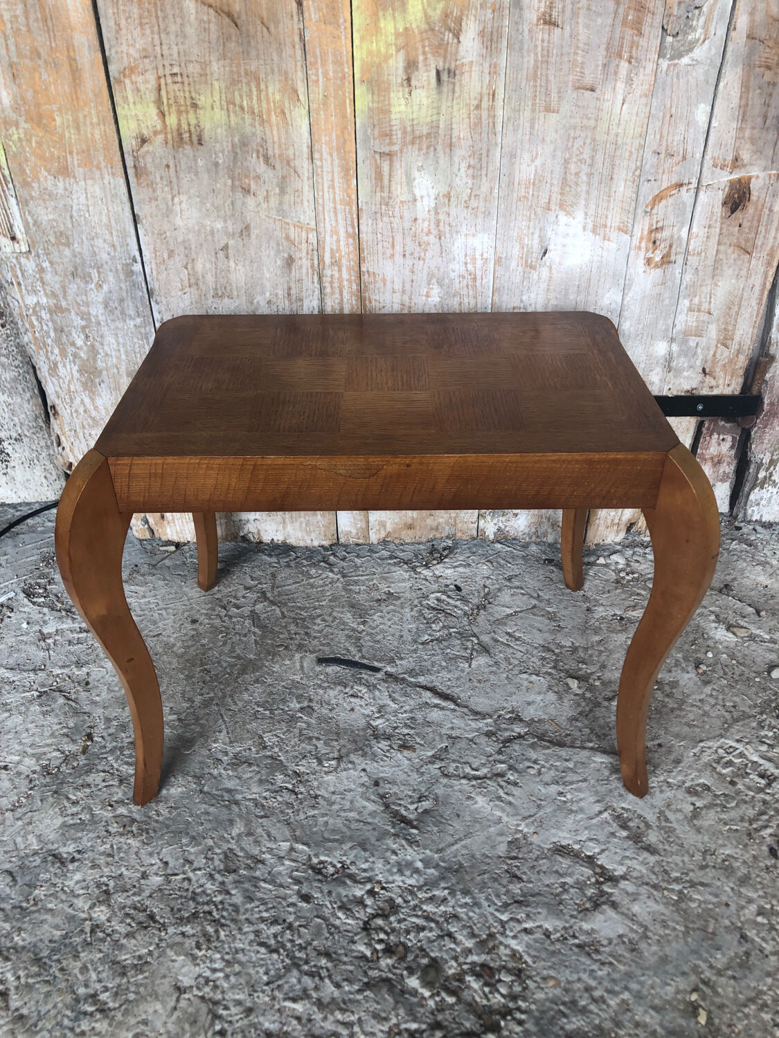 Coffee table wood marquetry tray and curved legs vintage