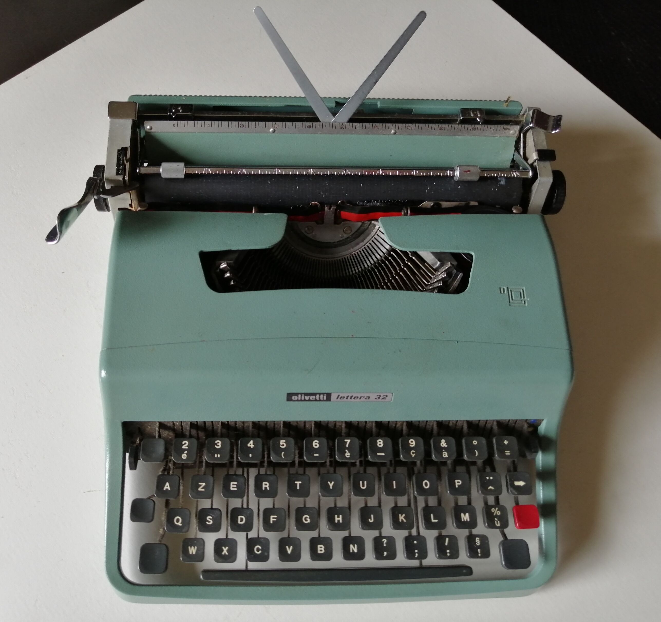 Portable typewriter Olivetti lettera 32