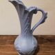 Vase aiguière en biscuit