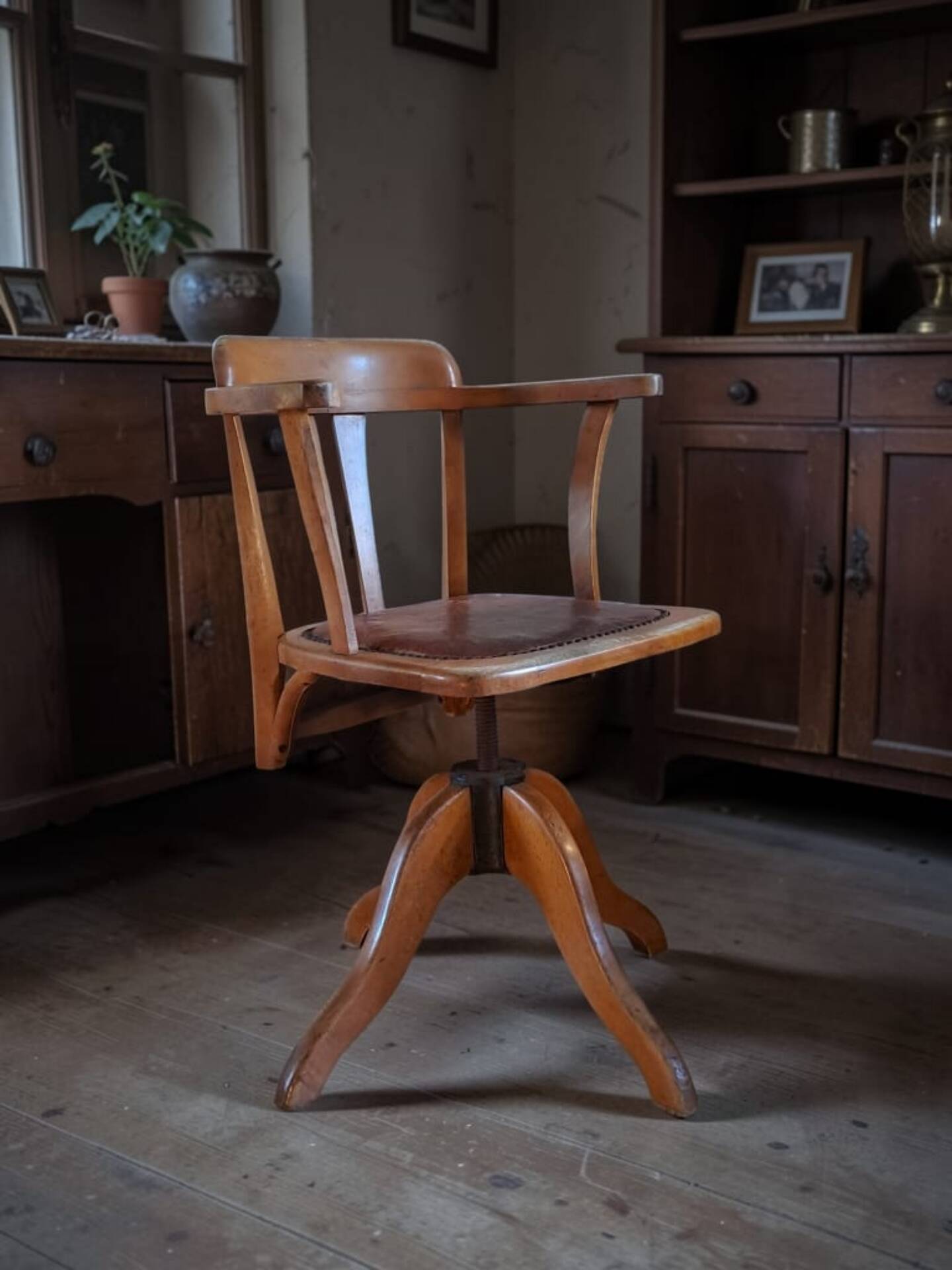Siège de bureau rotatif en chêne, 1930s