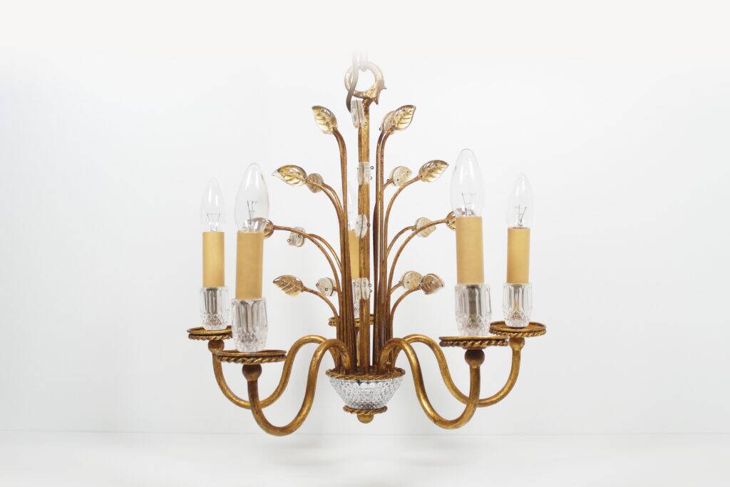 Lustre à deux étages en bois polychrome de style baroque florentin à 9 lumières par Eglo - En vente sur France