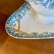 Ancienne saucière réparée avec la technique japonaise du kintsugi