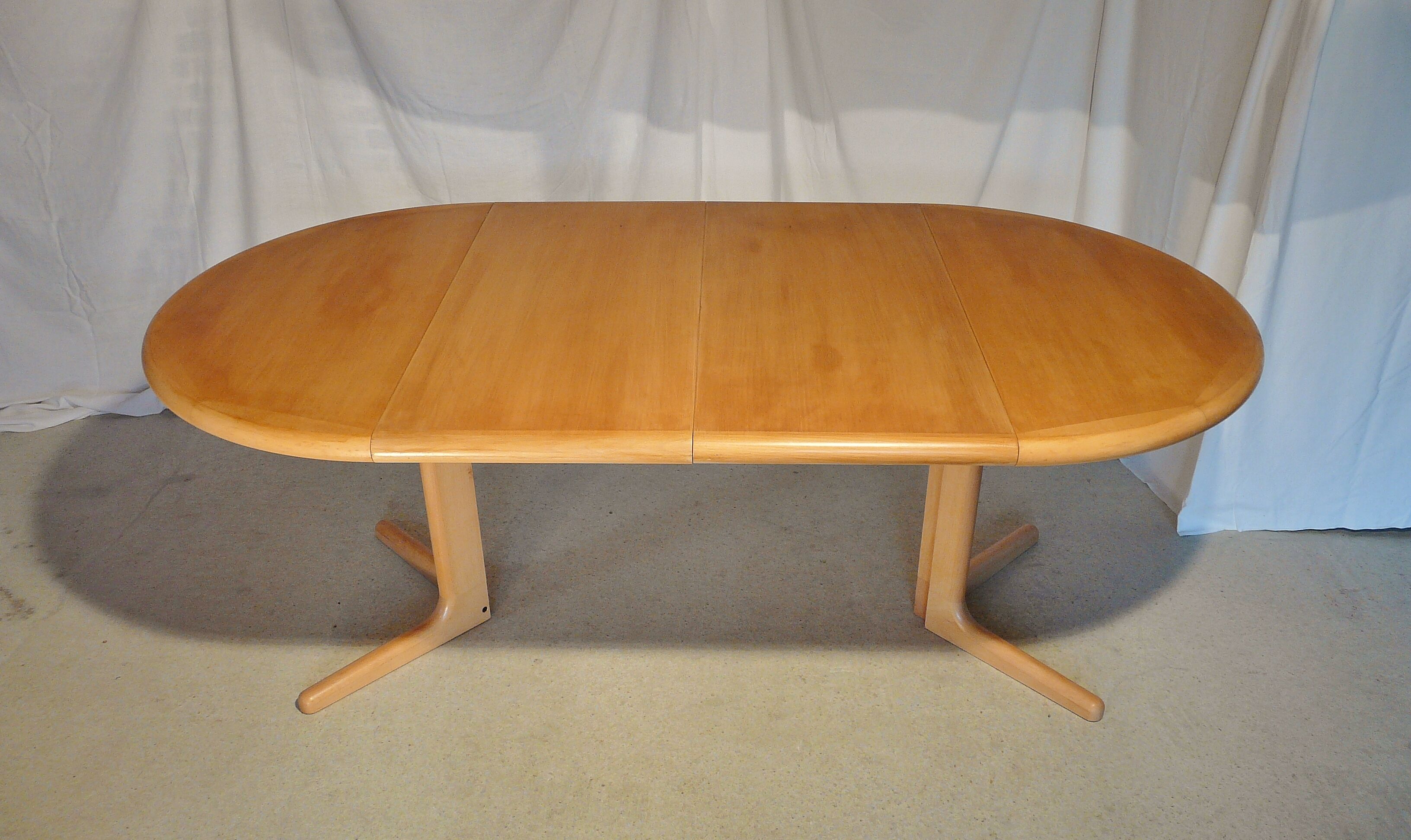 Expandable round table in Scandinavian blond teak Laurits M Larsen