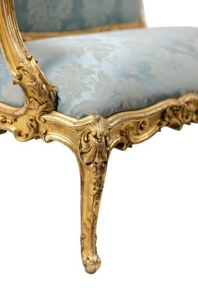 Salon de style Louis XV à chassis en bois doré. Circa 1880.