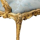 Salon de style Louis XV à chassis en bois doré. Circa 1880.