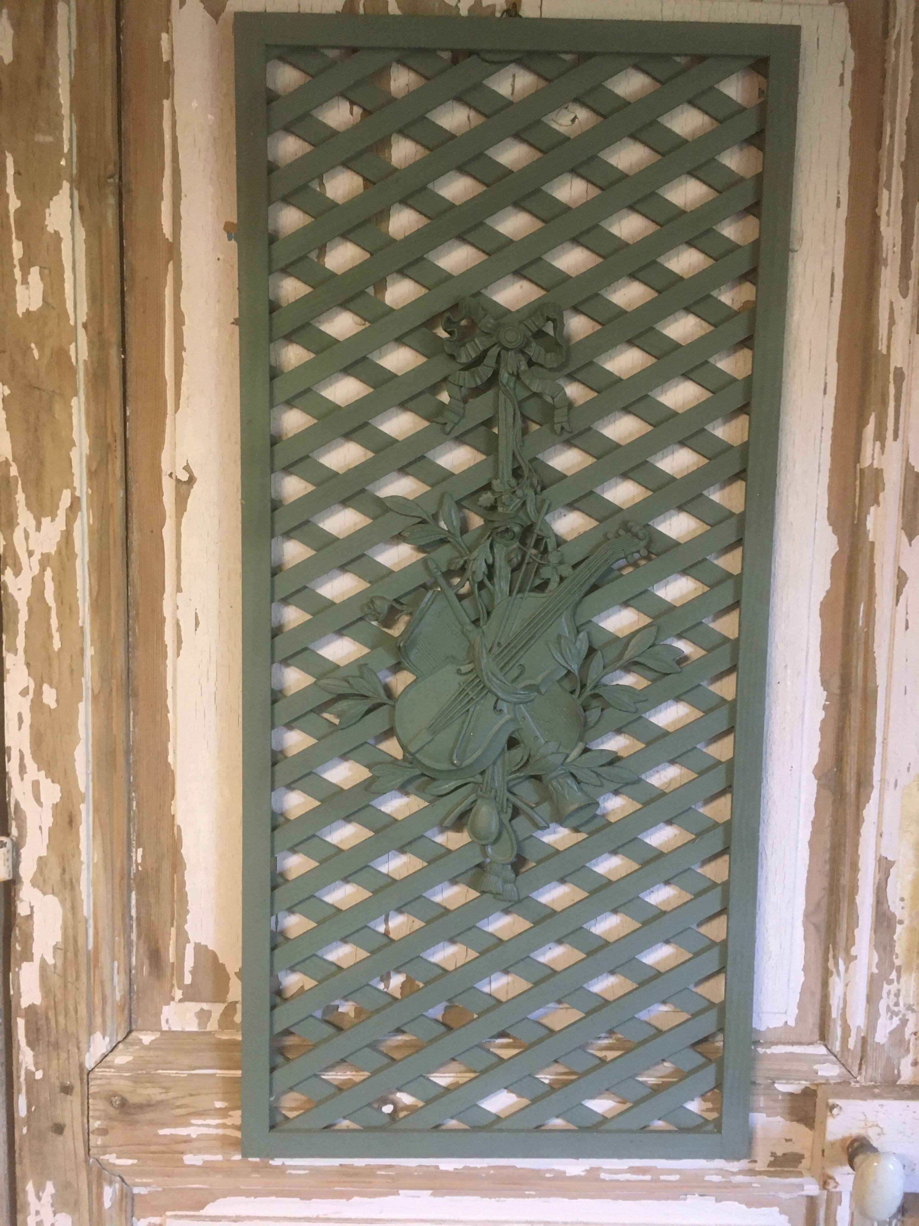 Wall panel, violin (resin) on wooden trellis