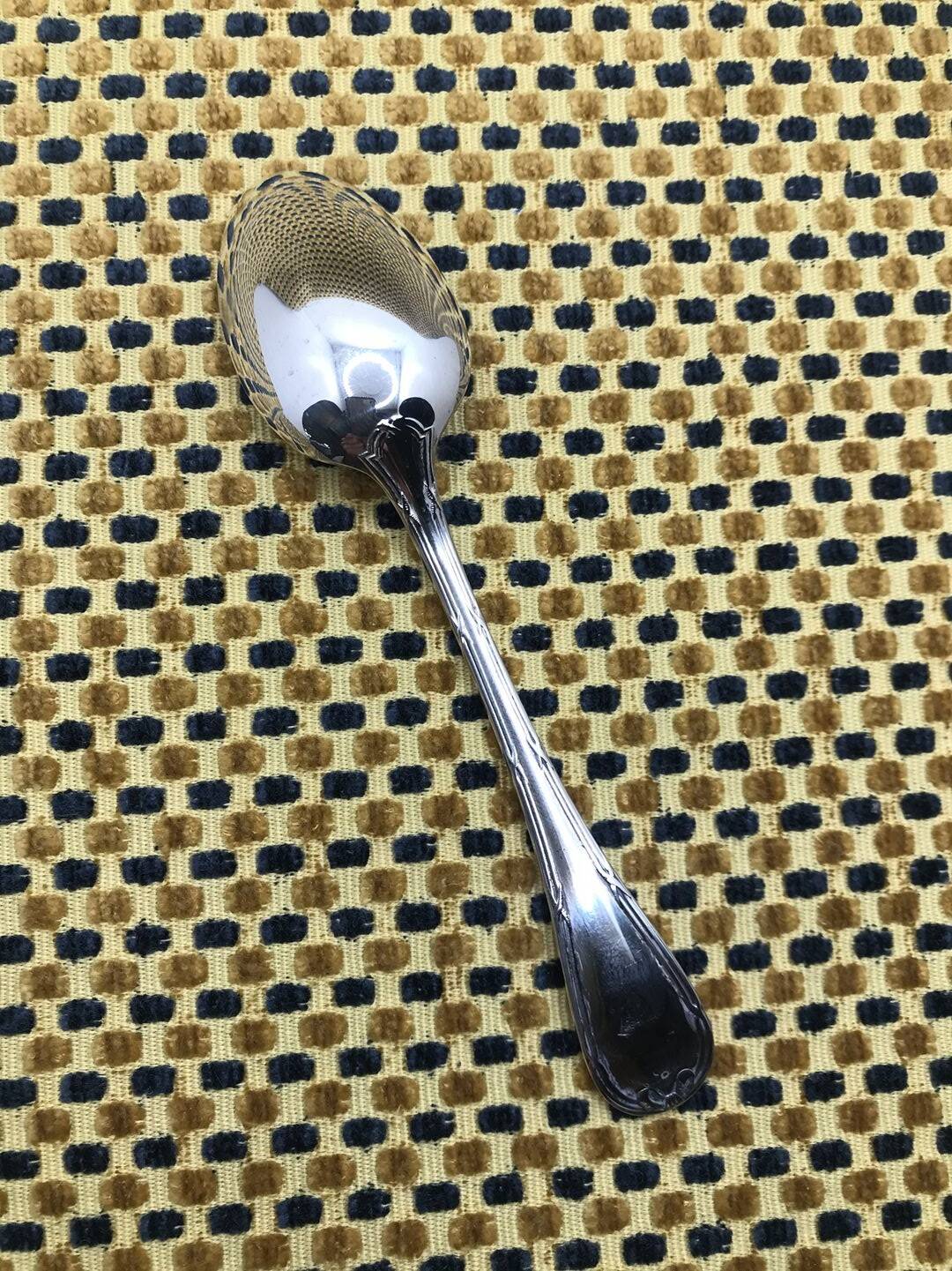 Petite cuillère en métal argenté Christofle, modèle Rubans