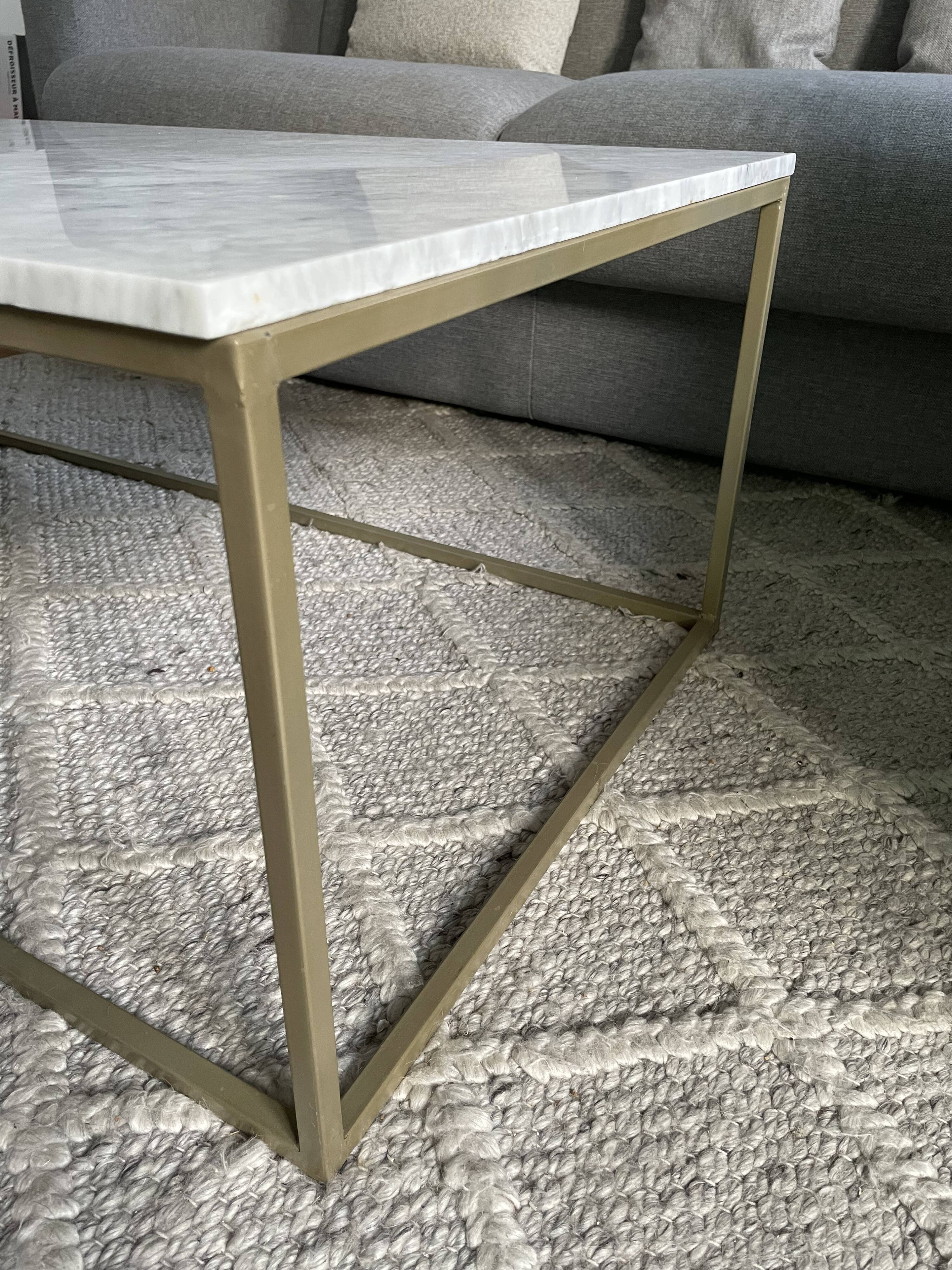 Rectangular coffee table in white marble
