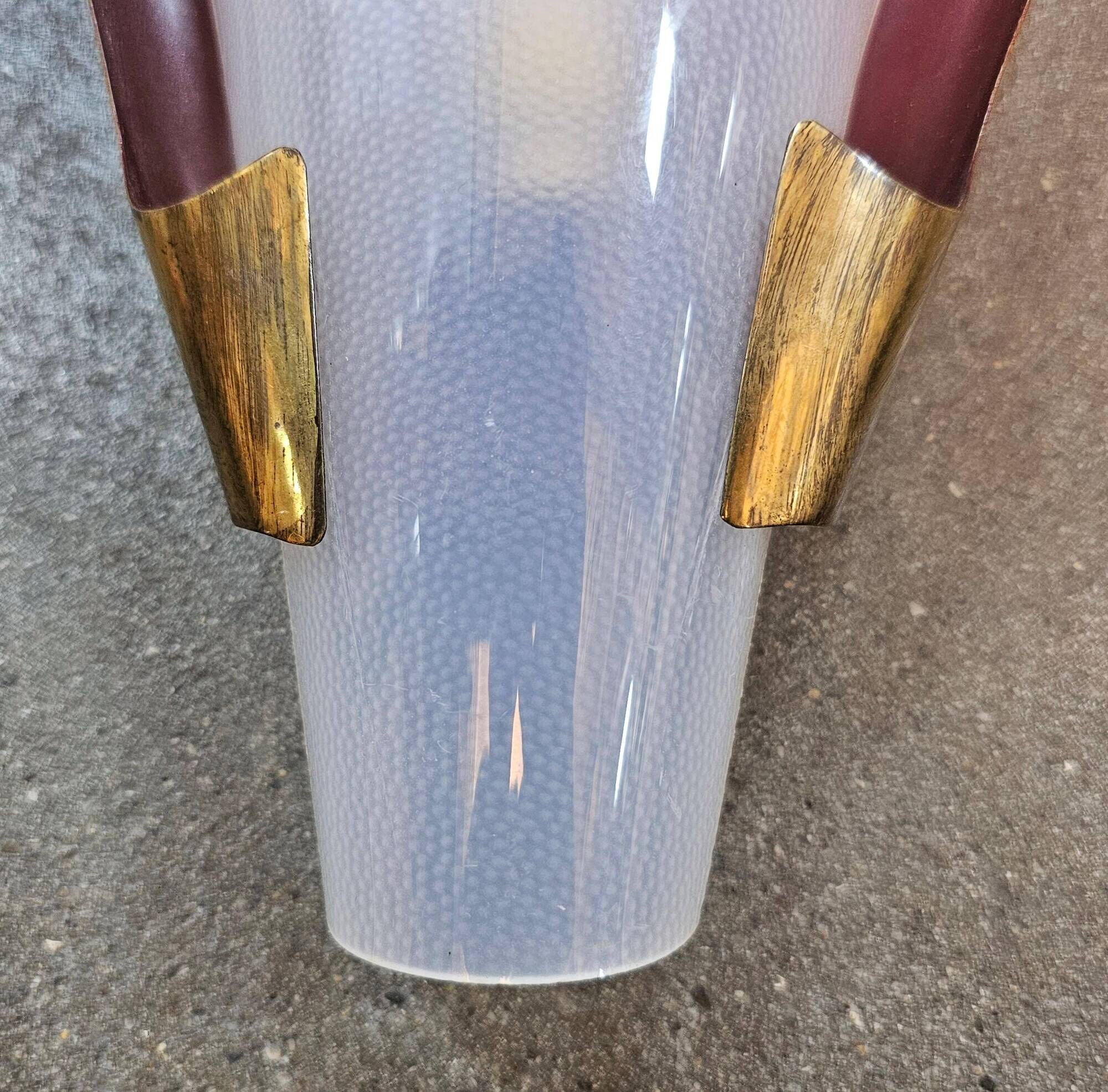 Pair of brass wall lights in Mid Century Modern style attributed to Stilnovo.