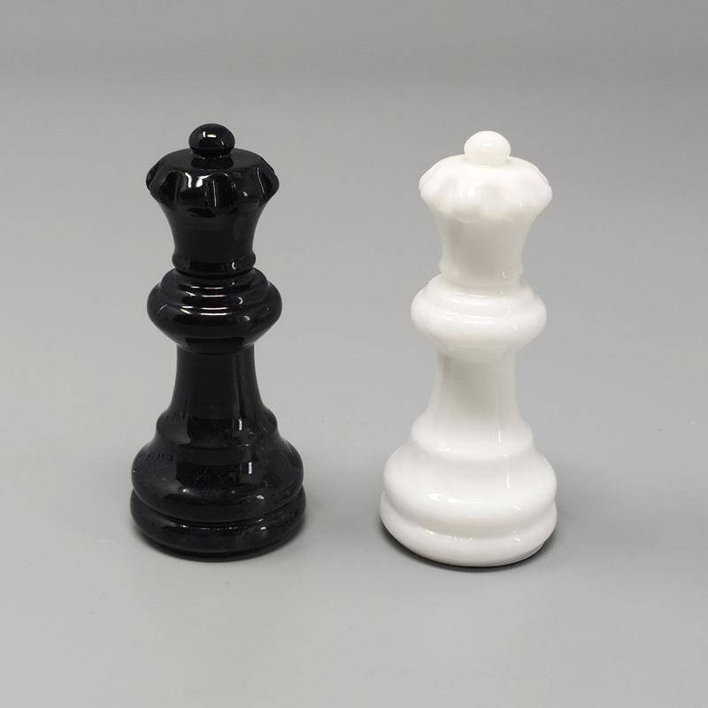 1970s Gorgeous Black and White Chess Set in Volterra Alabaster Handmade Mad