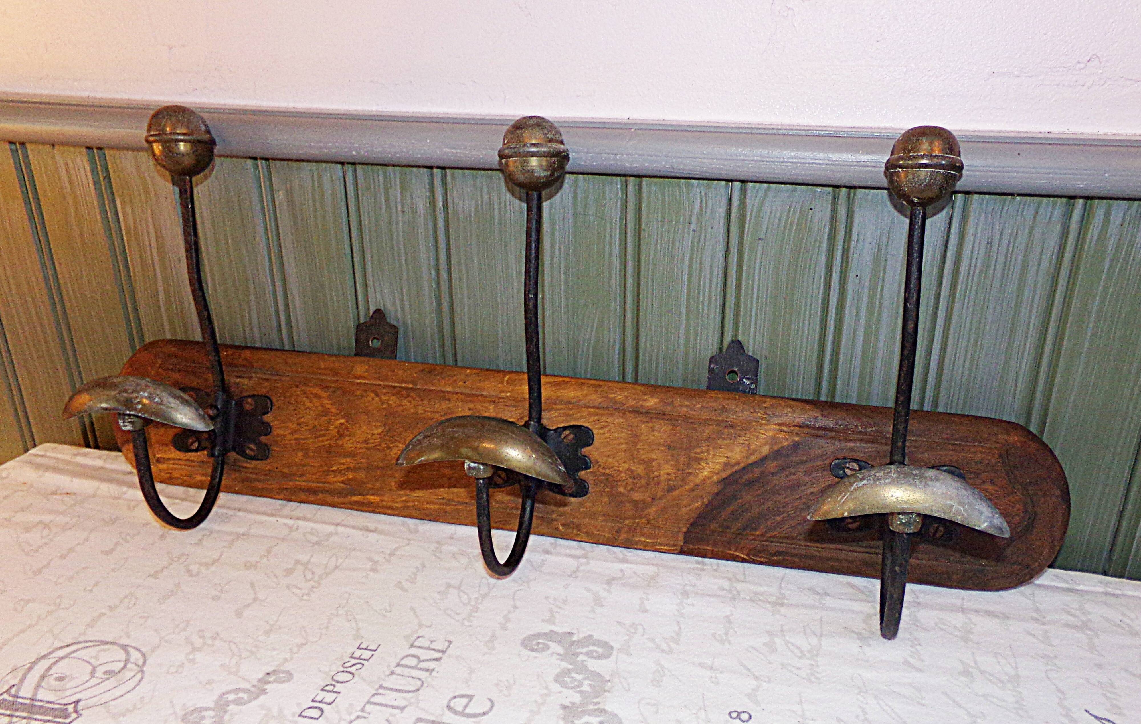 Vintage - Coat rack with 3 hooks in wood and aged brass