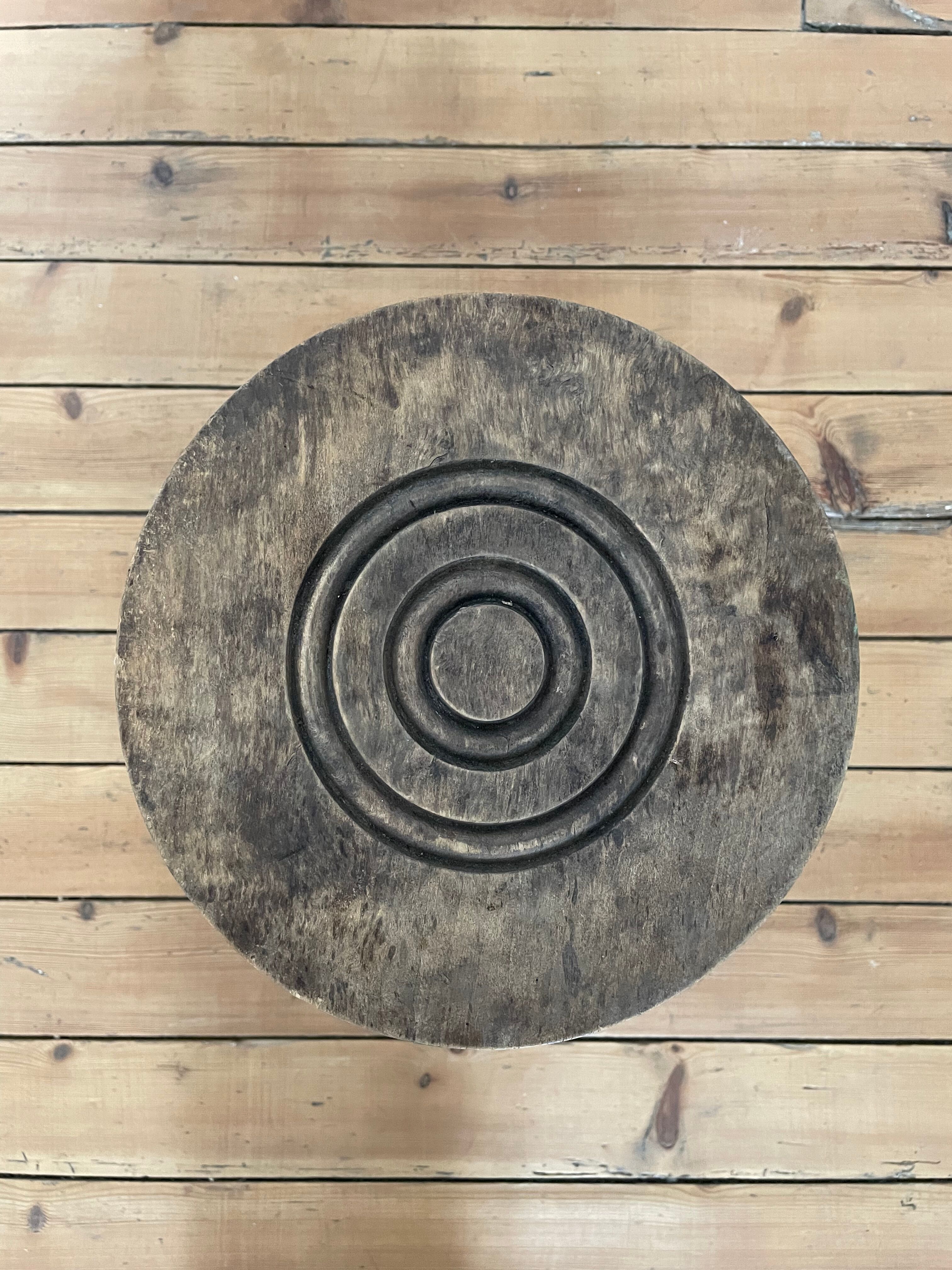 Tripod stool in solid wood, feet turned