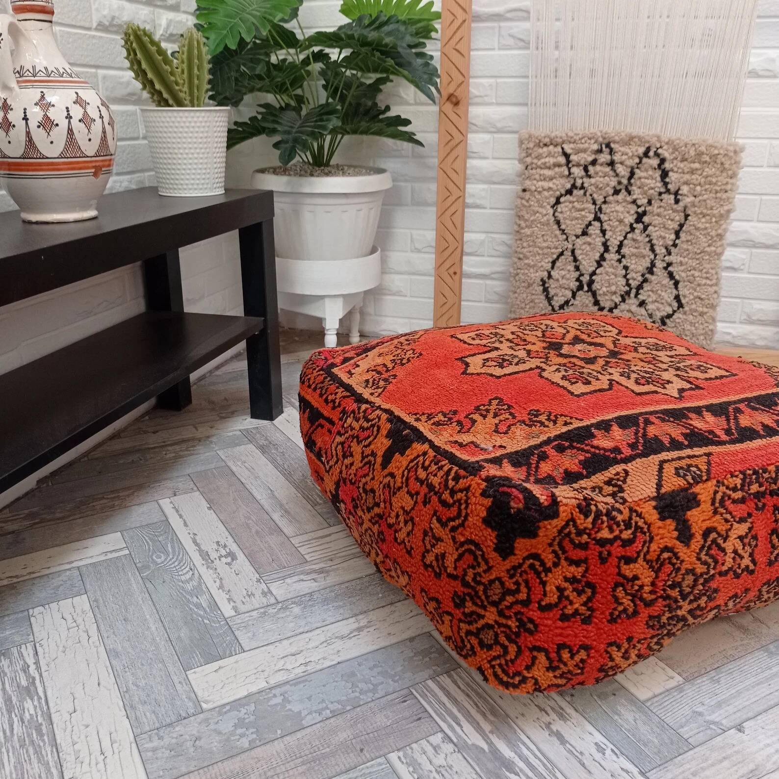 Handmade Berber pouf in wool 60 X 60 X 20 CM