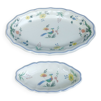 Deux plats de service en porcelaine de la faïencerie de Gien modèle oiseaux du Paradis