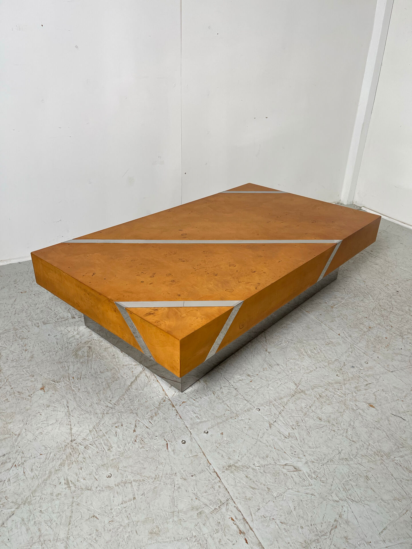 Table basse en loupe D’orme 1970
