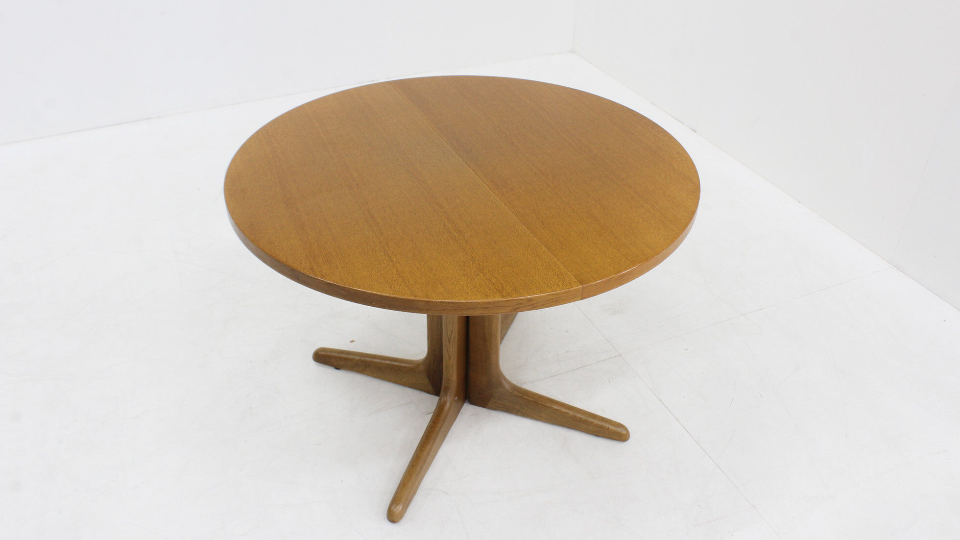 Table à manger ronde extensible danoise vintage des années 1960