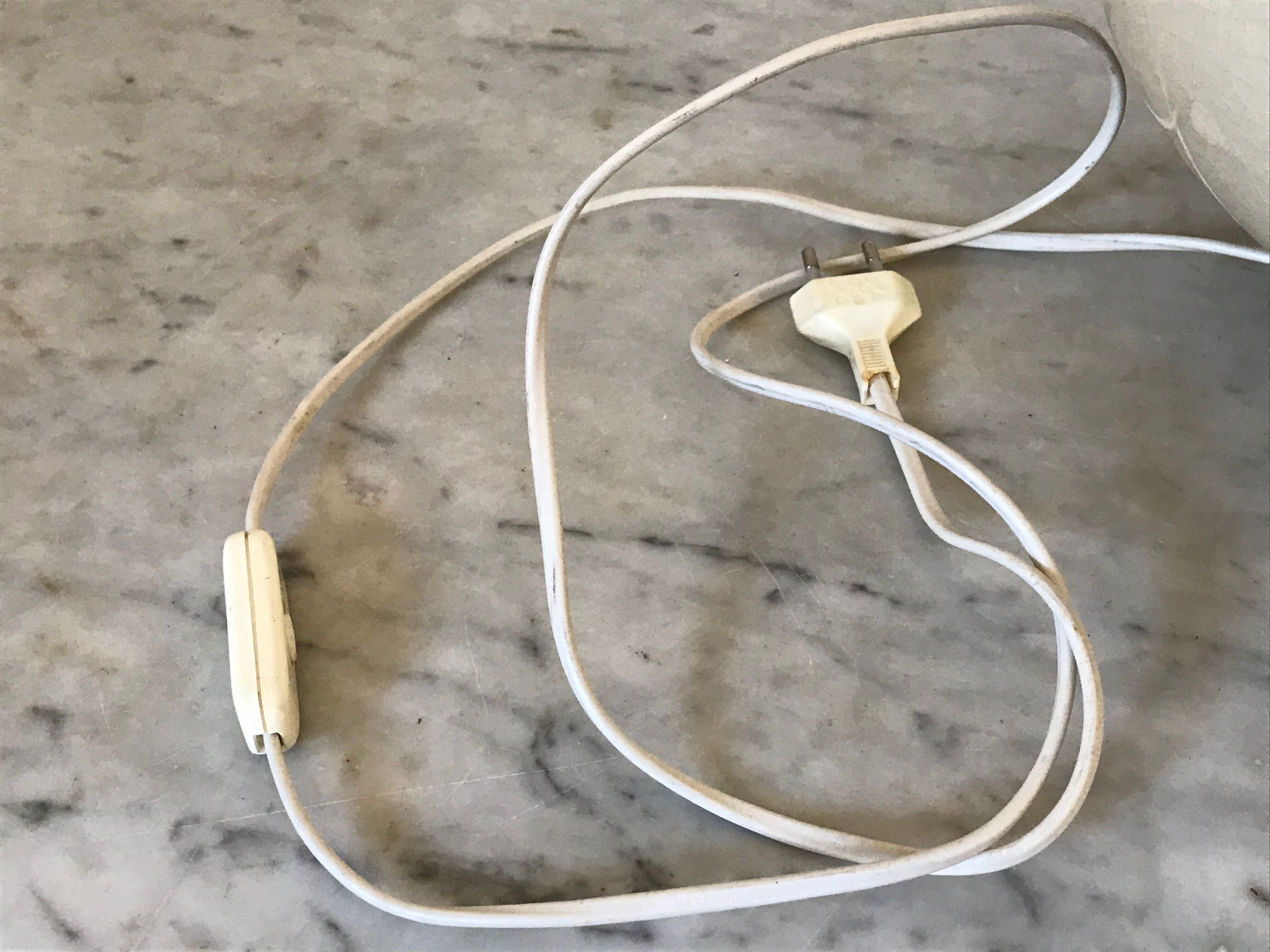 Kostka cracked pebble lamp