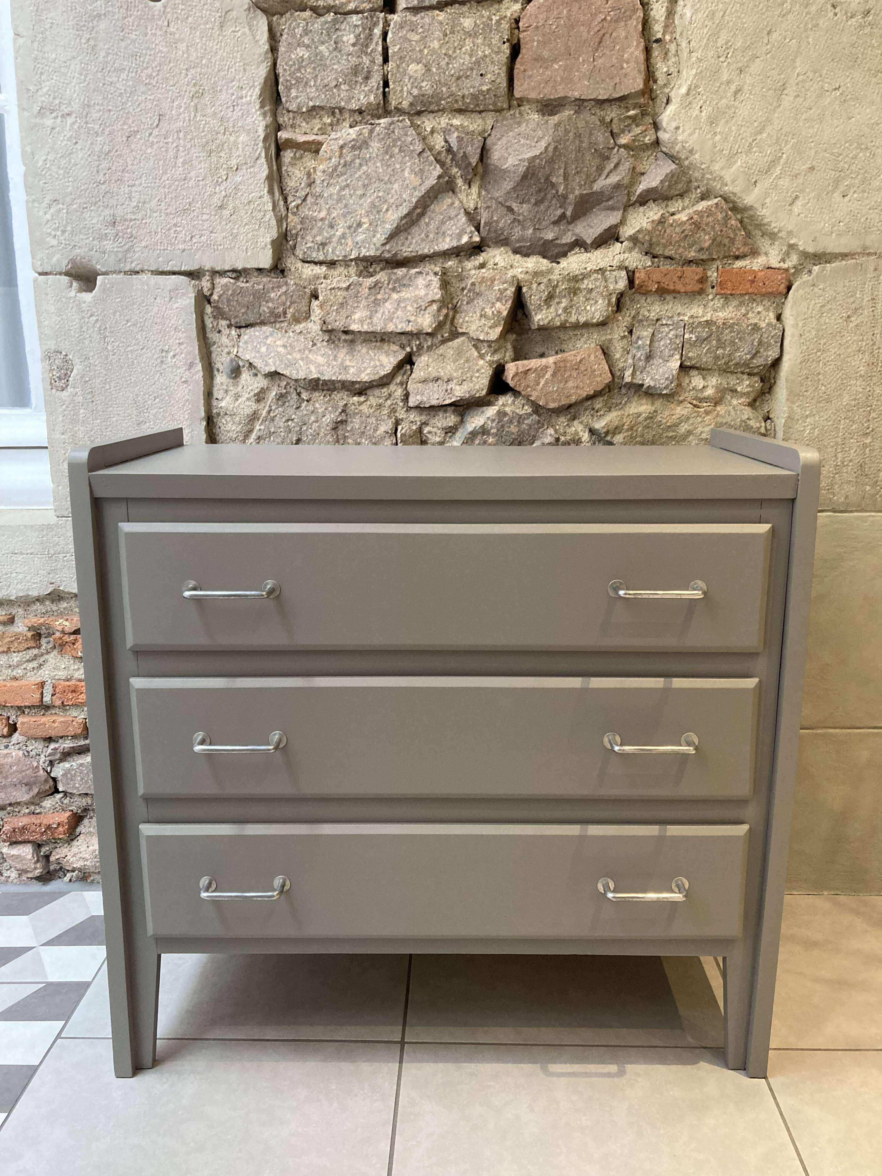 3-drawer ash gray chest of drawers from the 1950s