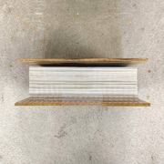 Porte-revues vintage en plexiglas et cannage