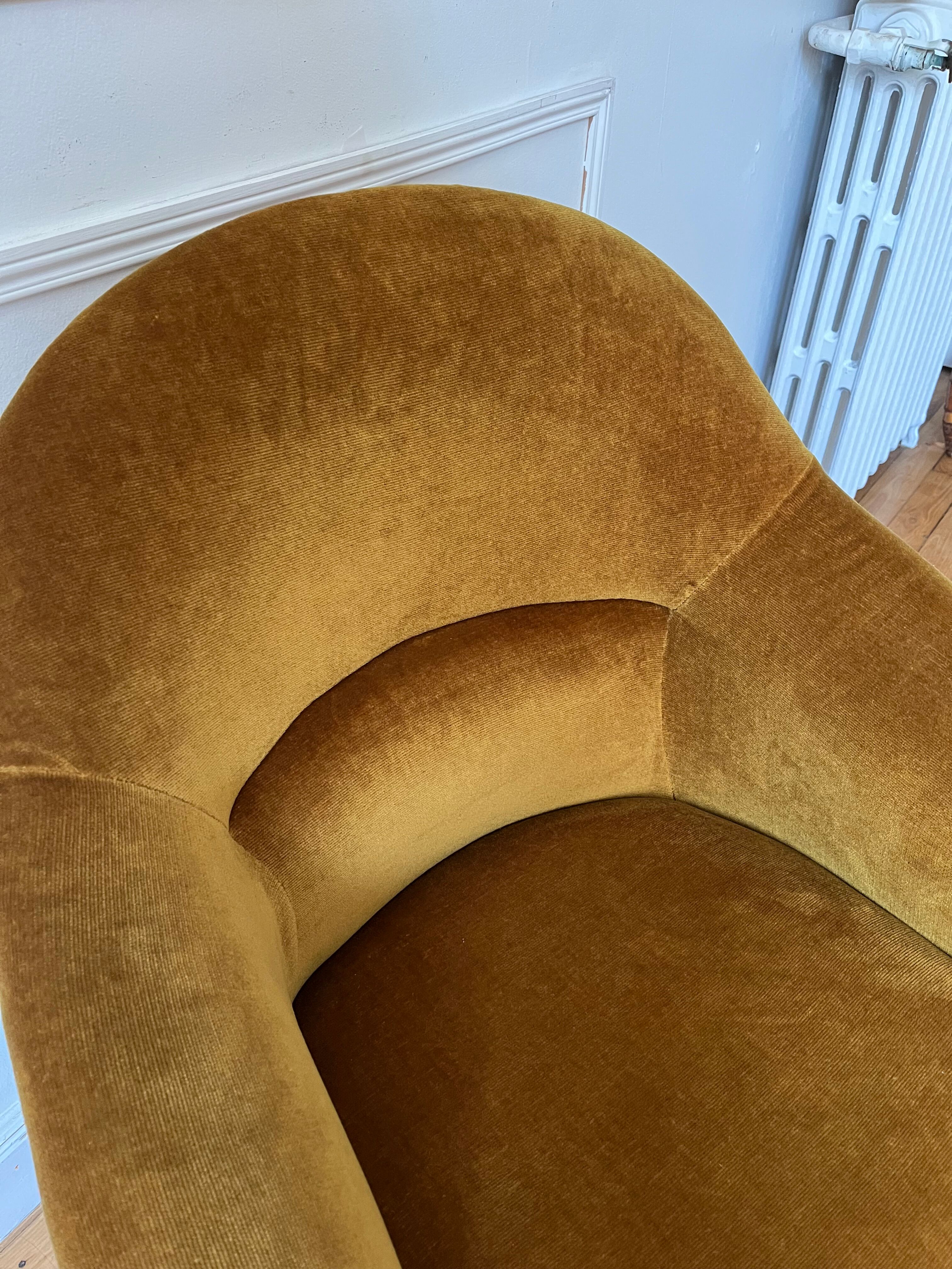 Toad armchair in gold velvet