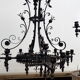 Lustre gothique en fer forgé laqué noir