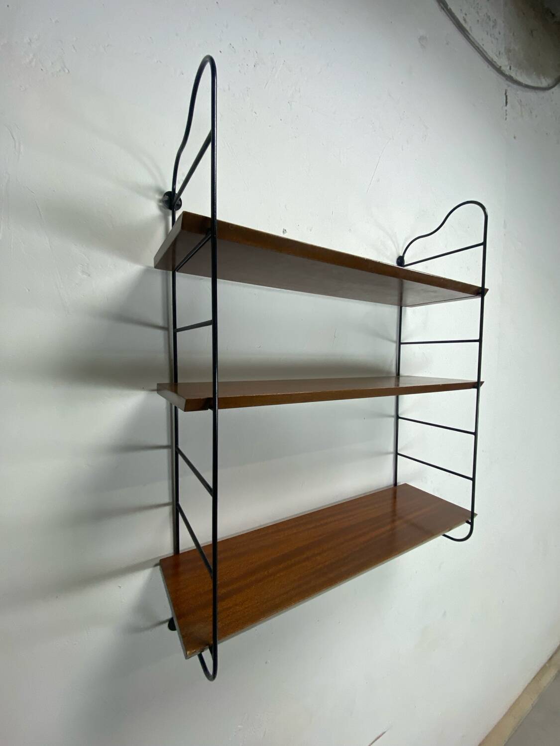 Wall shelf