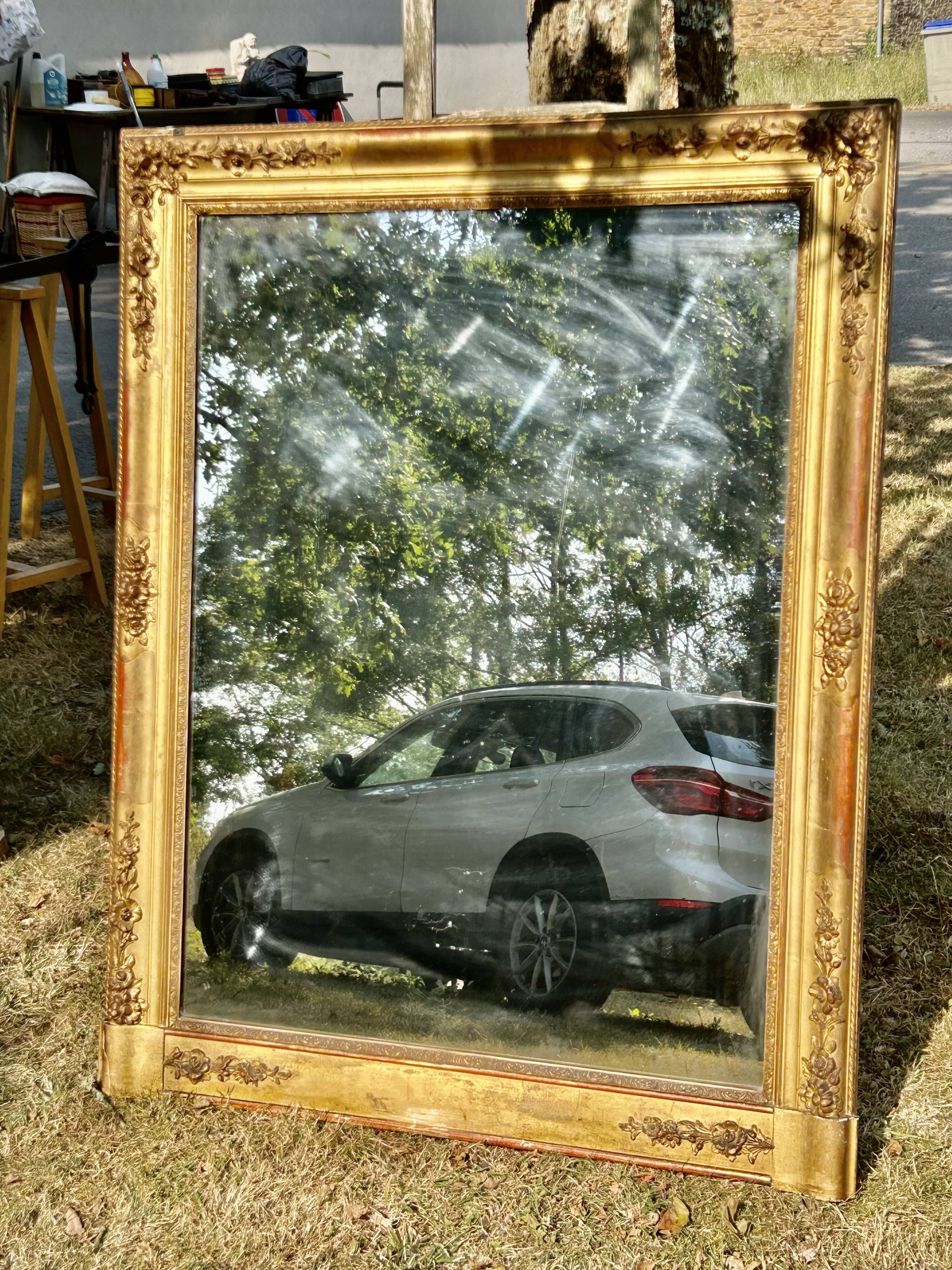 Grand miroir ancien doré à la feuille