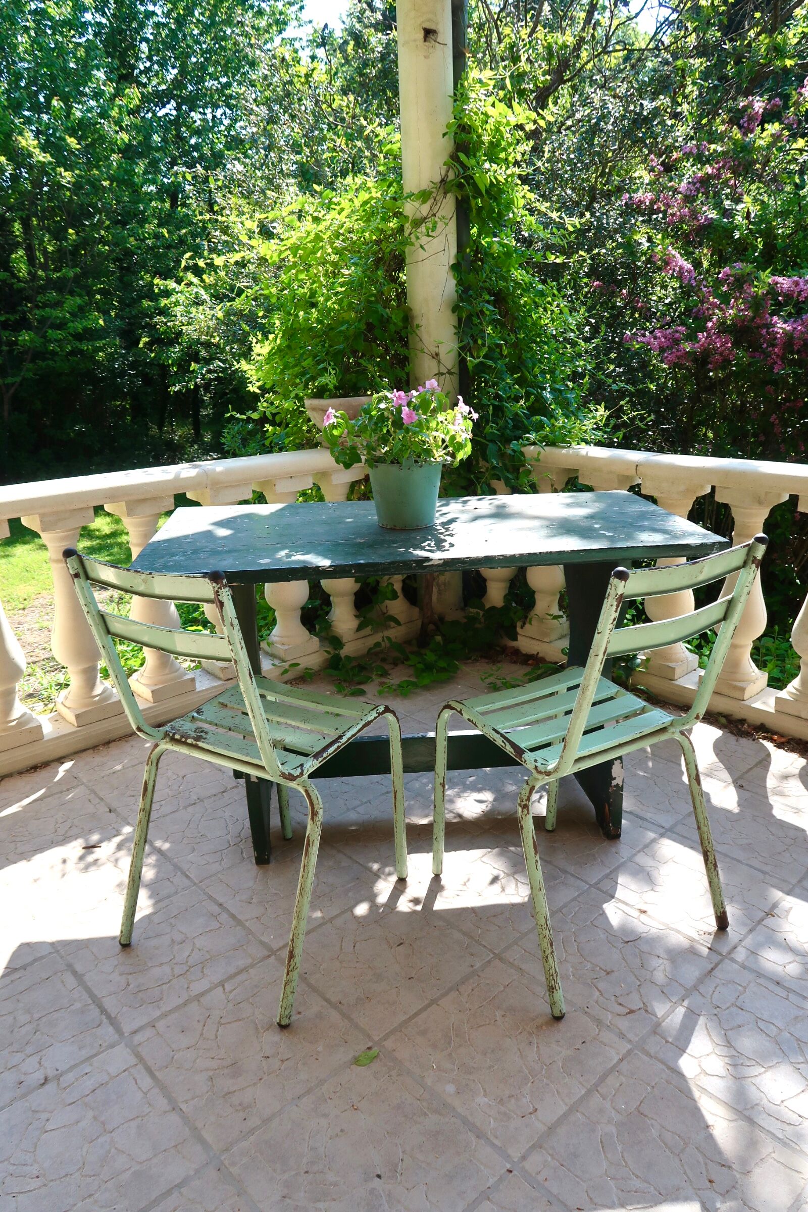 Set of 2 Art Prog metal garden chairs