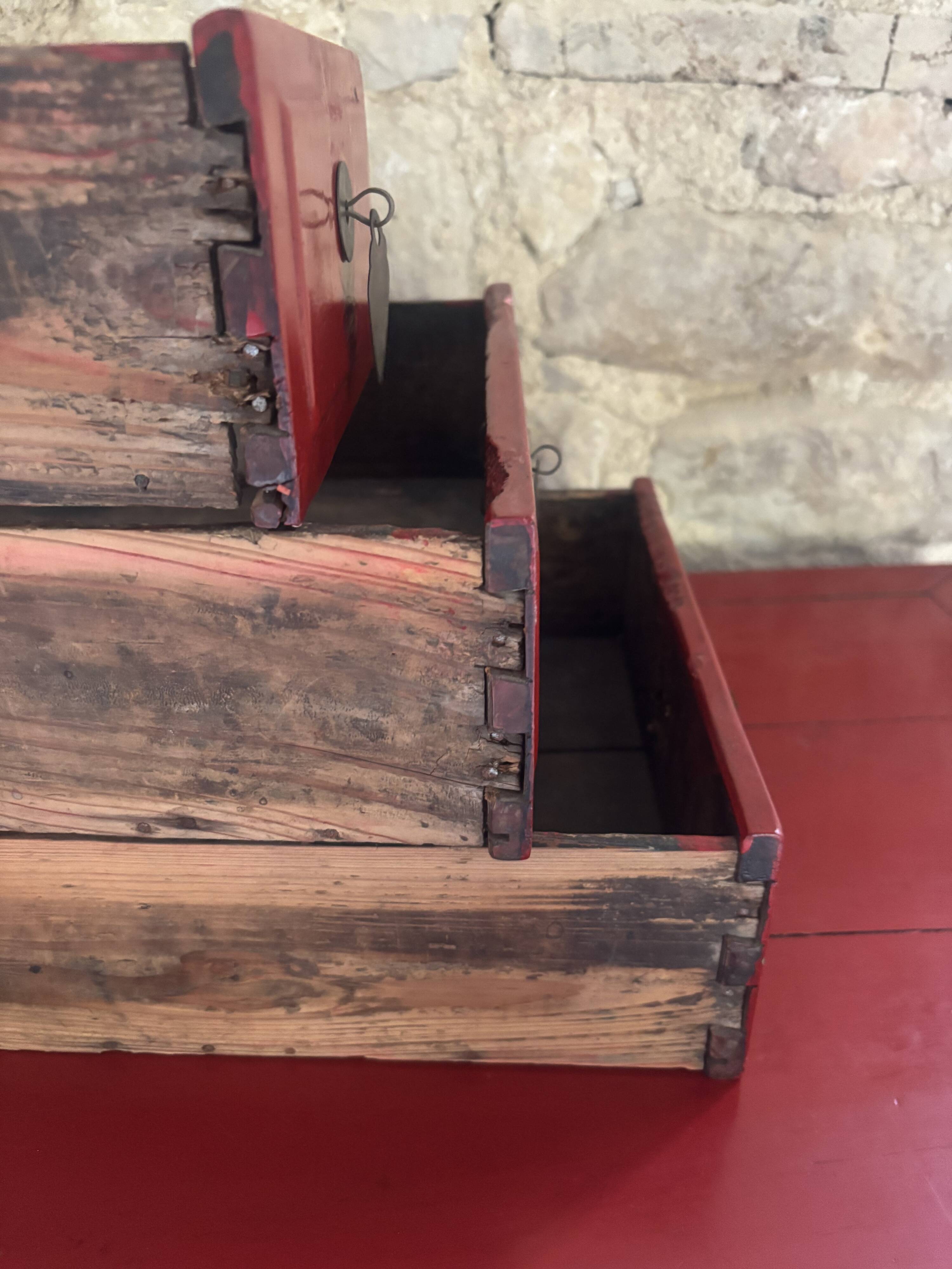 Chinese bureau in lacquered elm – 19th century