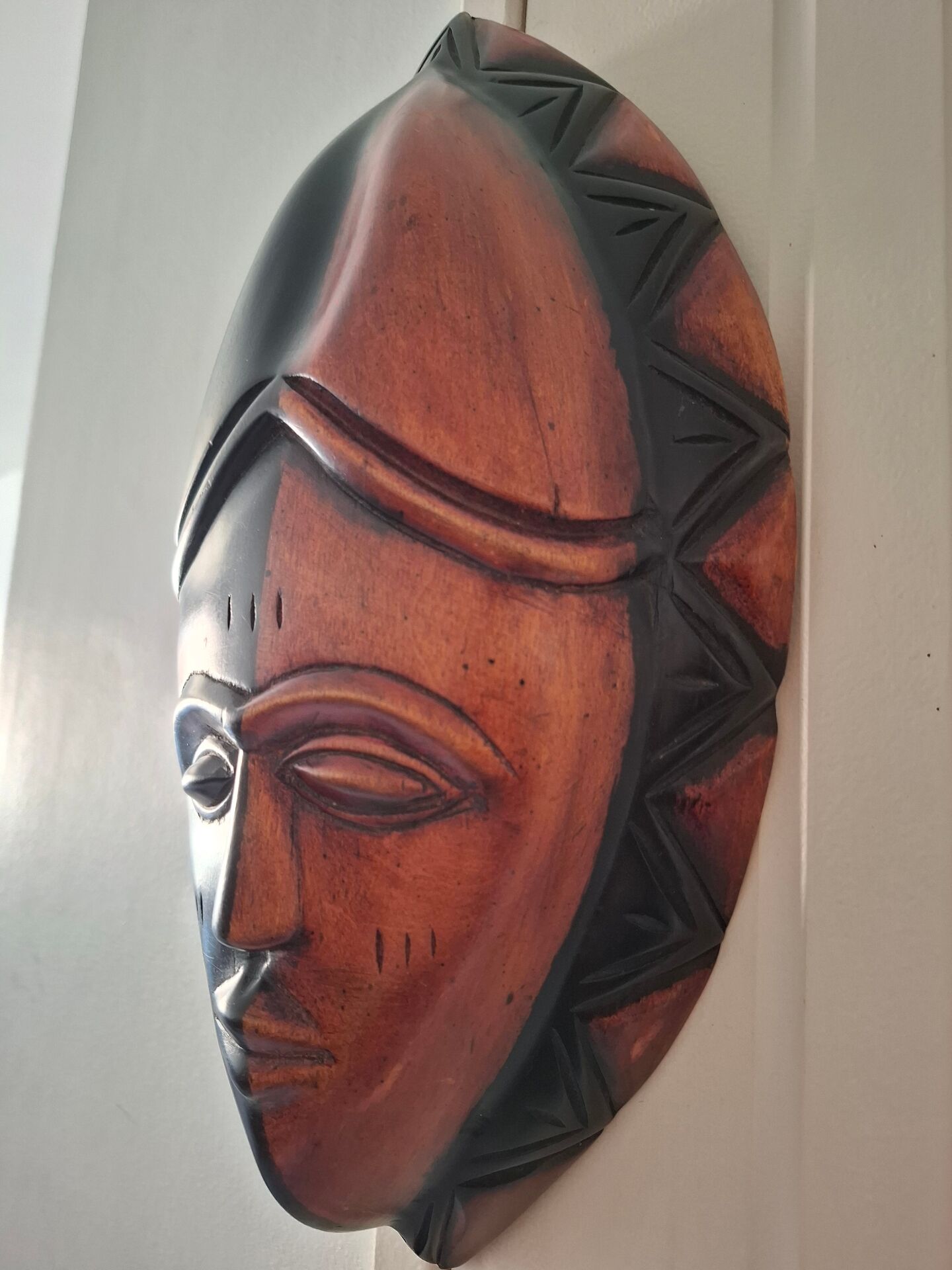 Masque africain en bois art tribal