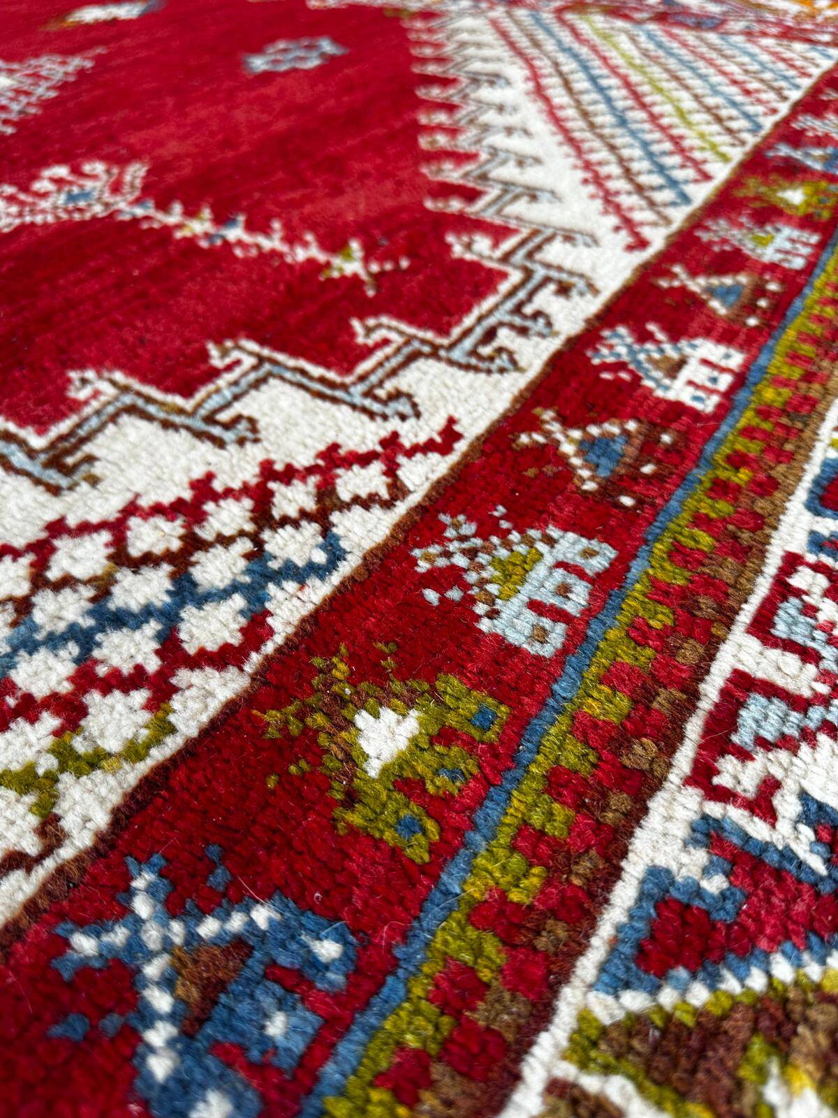 Handmade Tunisian rug 160cm x 245cm