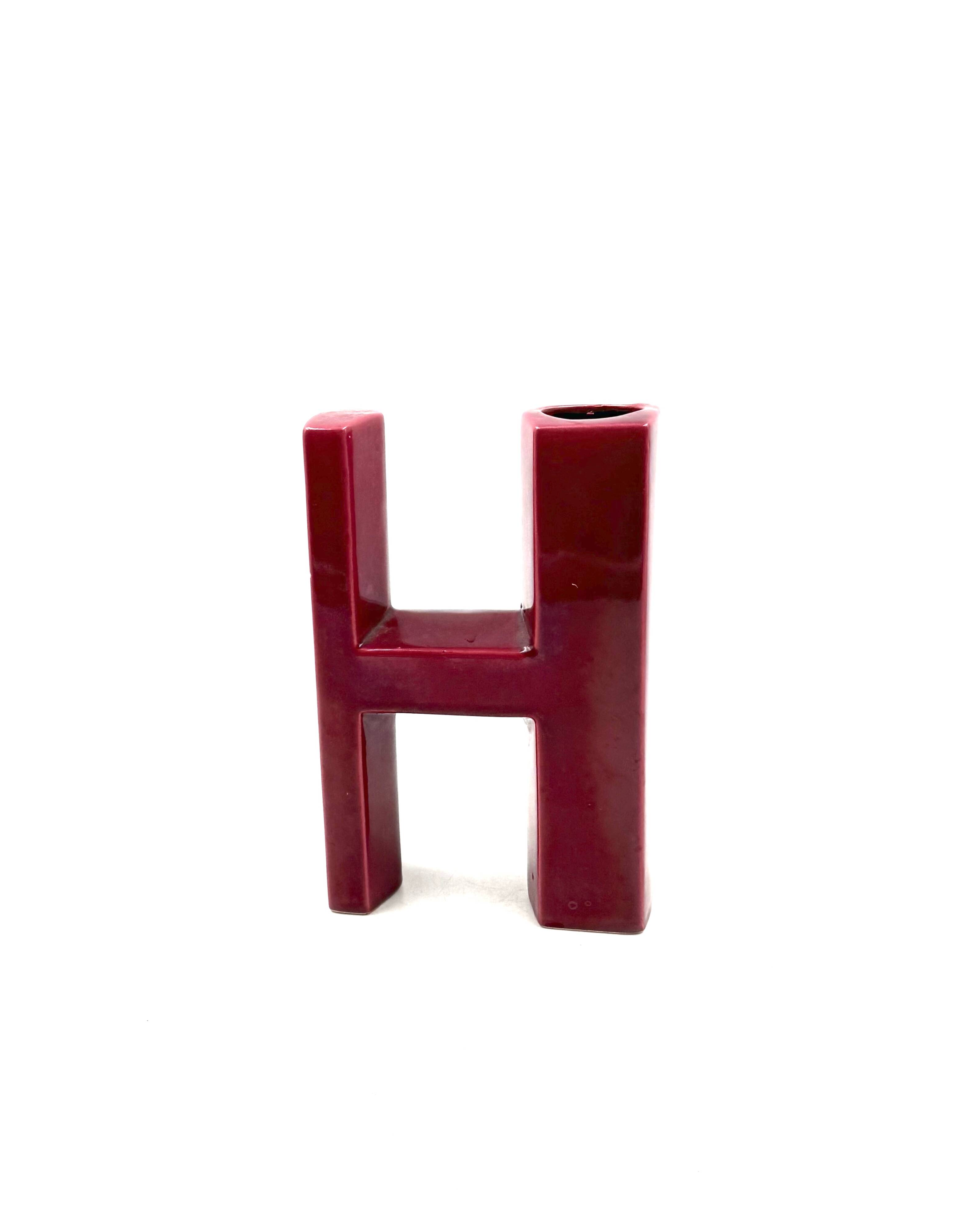 Space age red H letter shaped ceramic solifleur vase, Marcel Radureau 1970