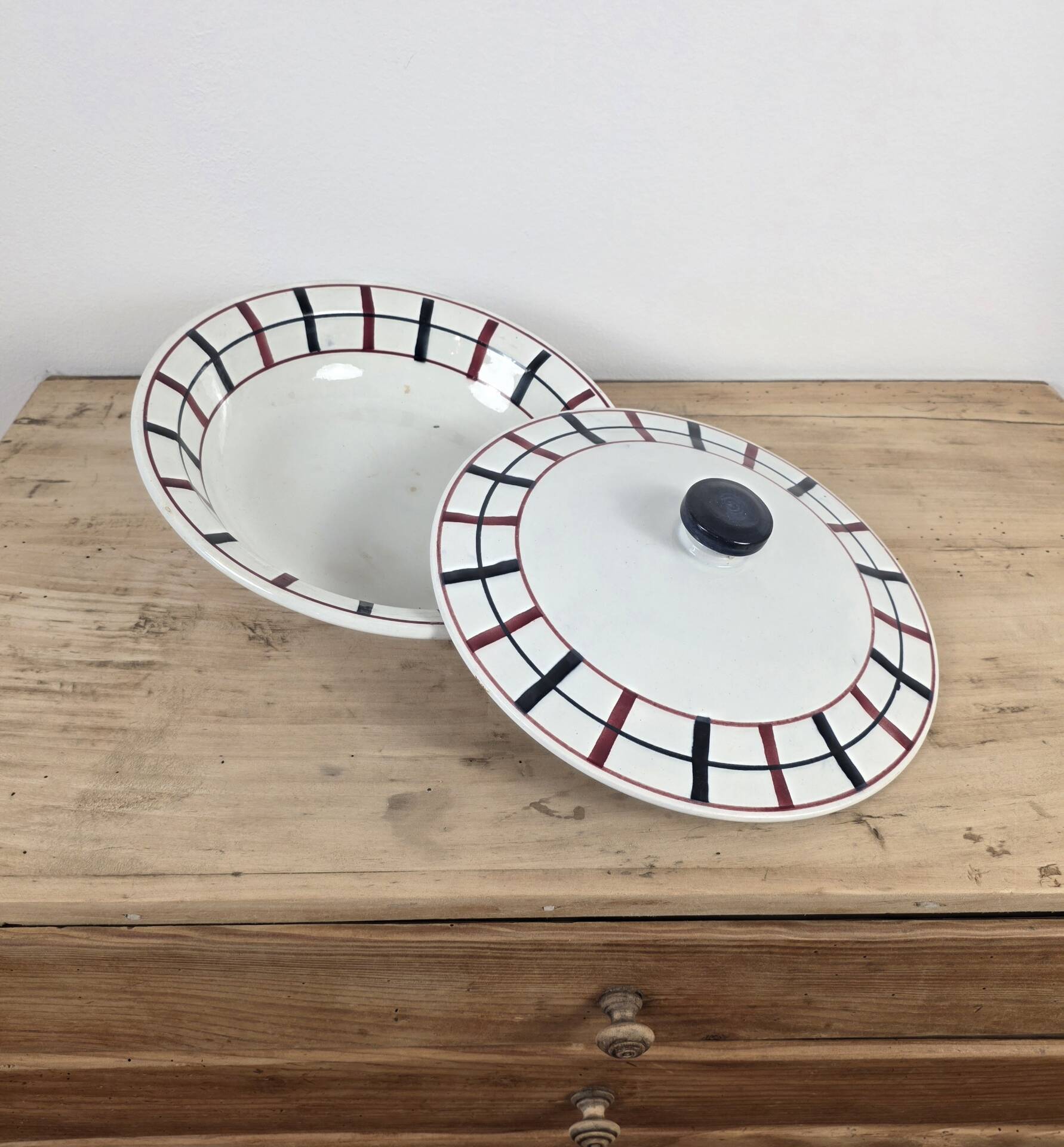 Soup tureen with lid Lou Basquez manufacture Saint-Amand