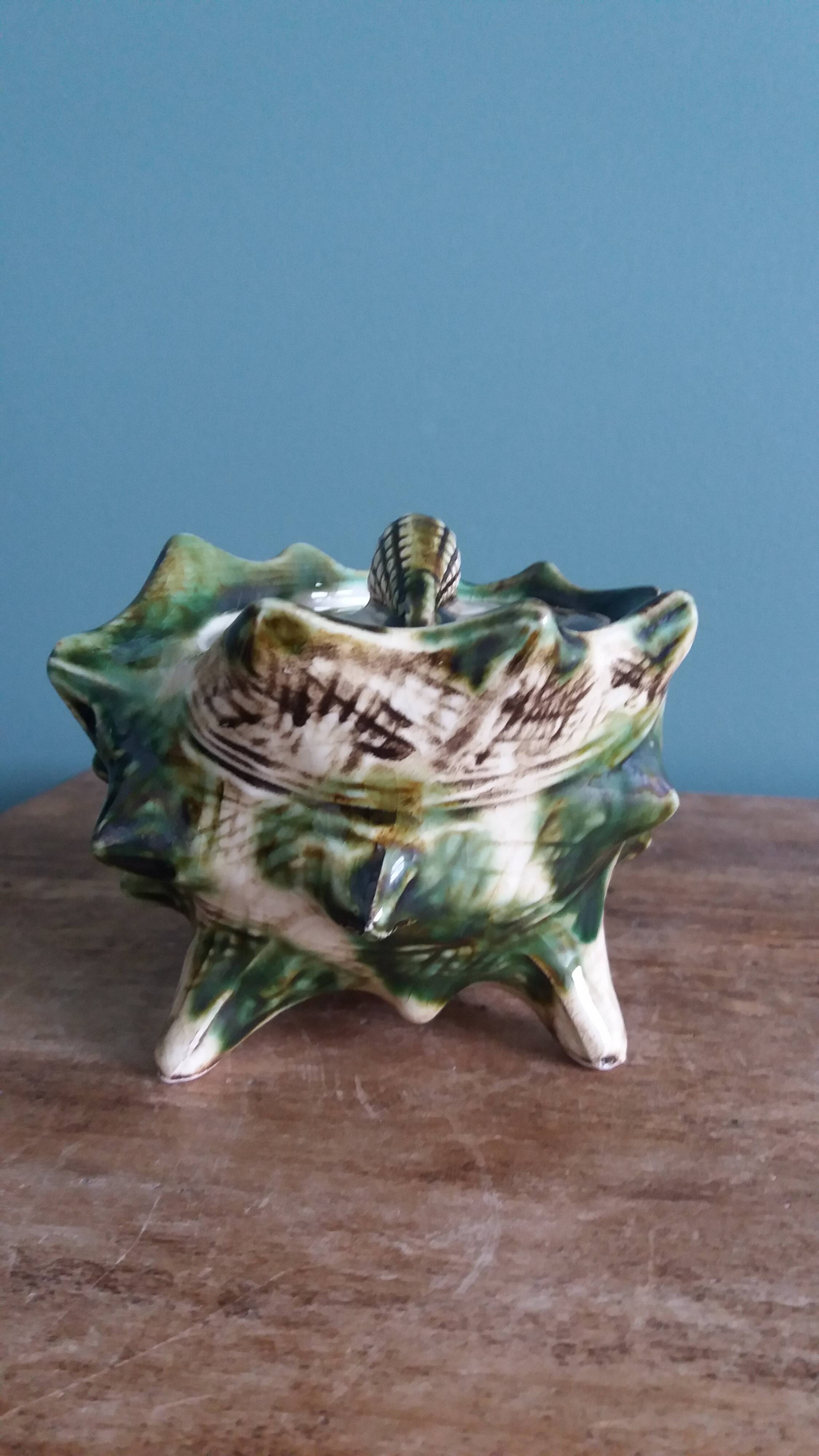 Zoomorphic sugar bowl shell in slipware