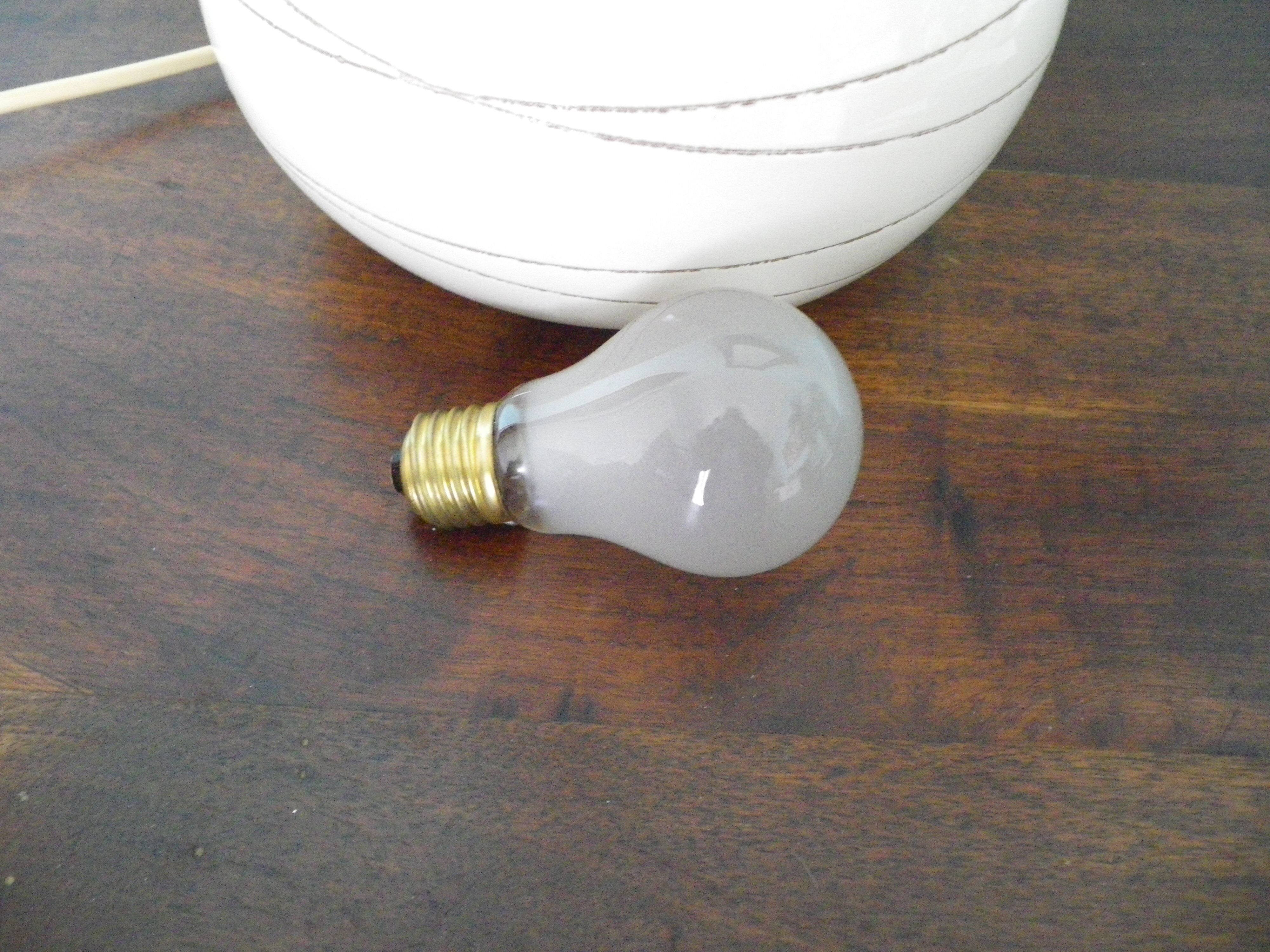 Enamelled ceramic lamp foot