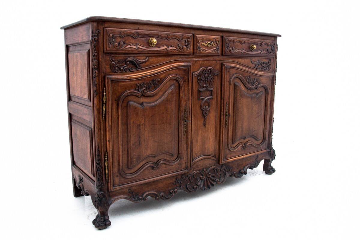 Commode ancienne sur pattes de lion, Europe occidentale, vers 1880. Après rénovation.