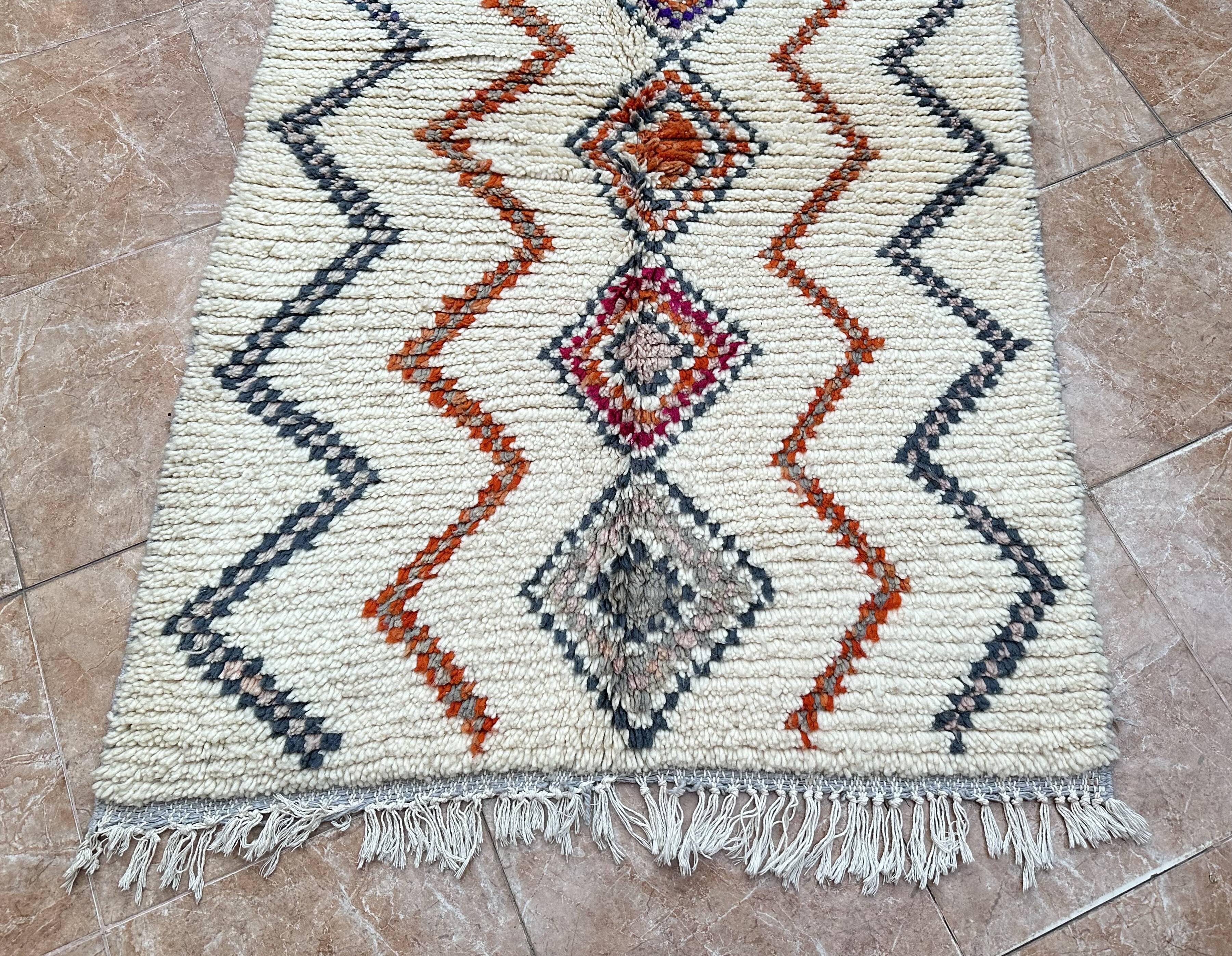 Azilal Moroccan wool rug, handmade: Berber pattern (150 x 96 cm)