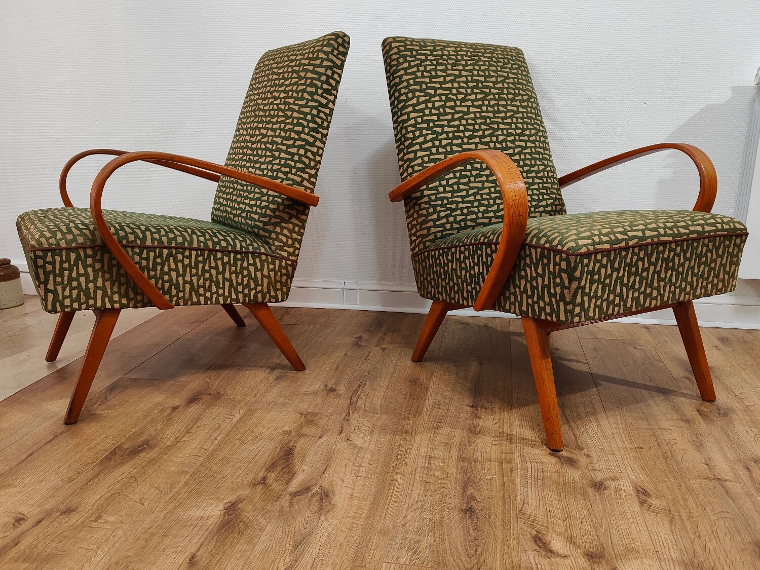 Paire de fauteuils 6952 par Jaroslav Smidek pour Ton