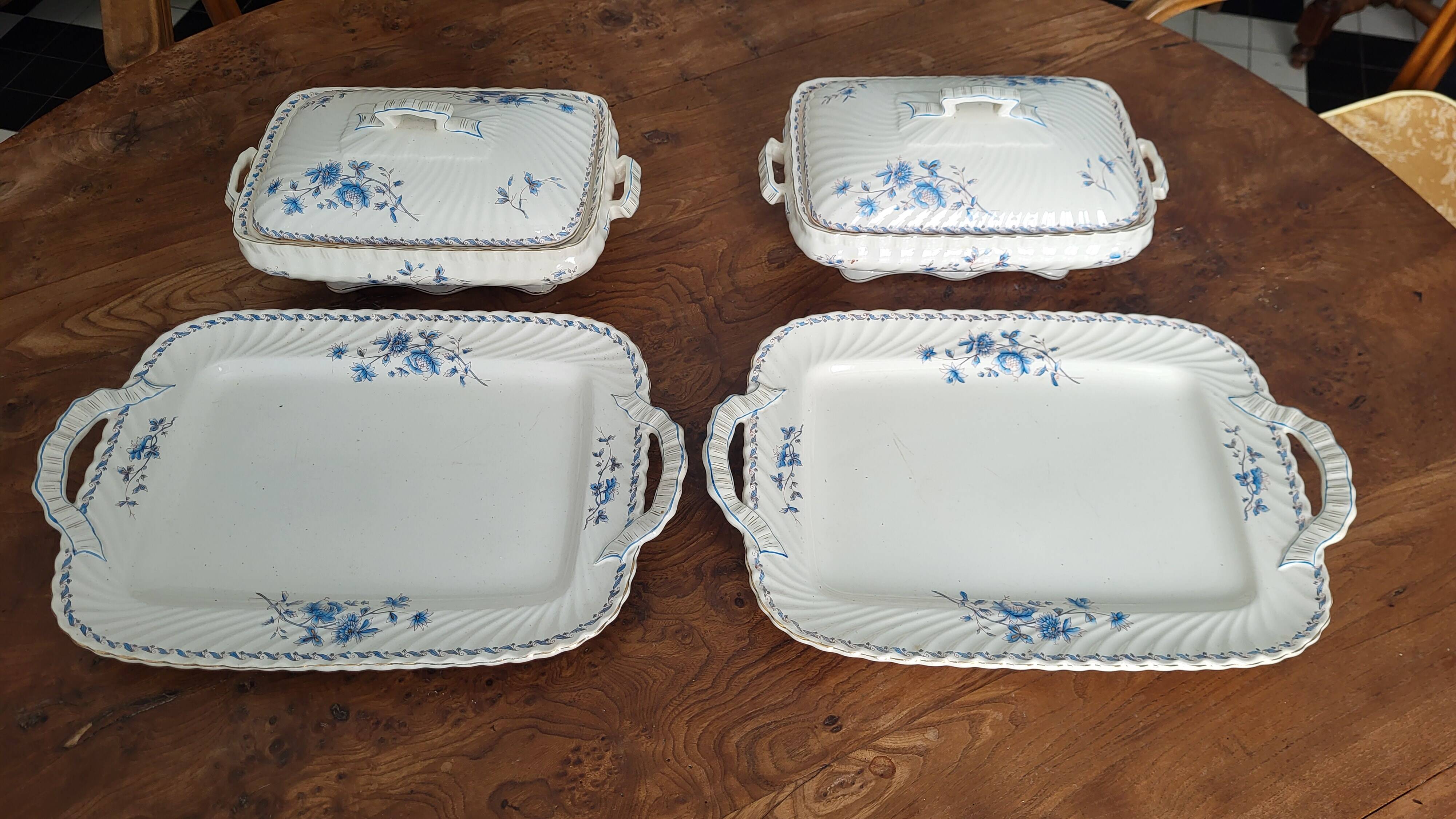 Petrus Regout 19th century dinner service 115 pieces