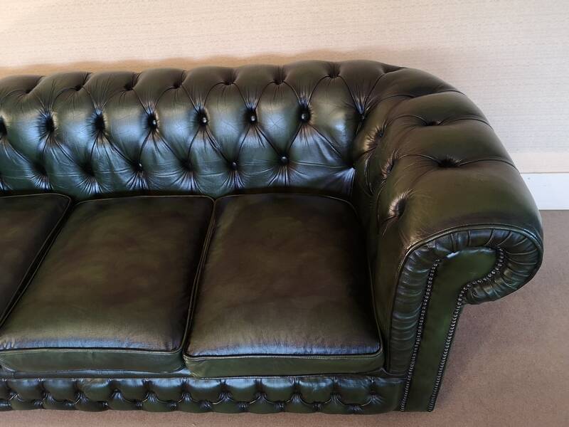 Canapé Chesterfield cuir vert trois places