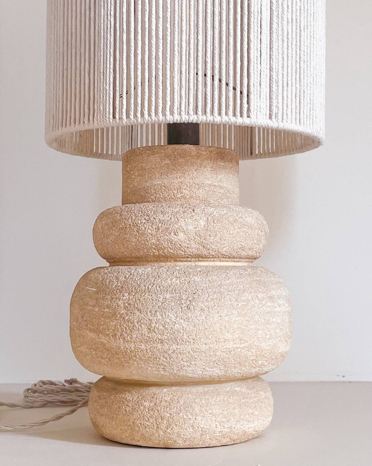 Gard stone lamp and woven cotton thread lampshade