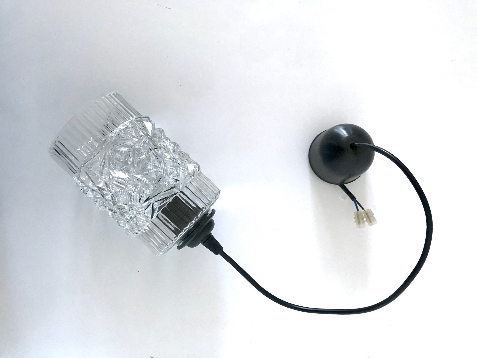 Chiseled glass suspension