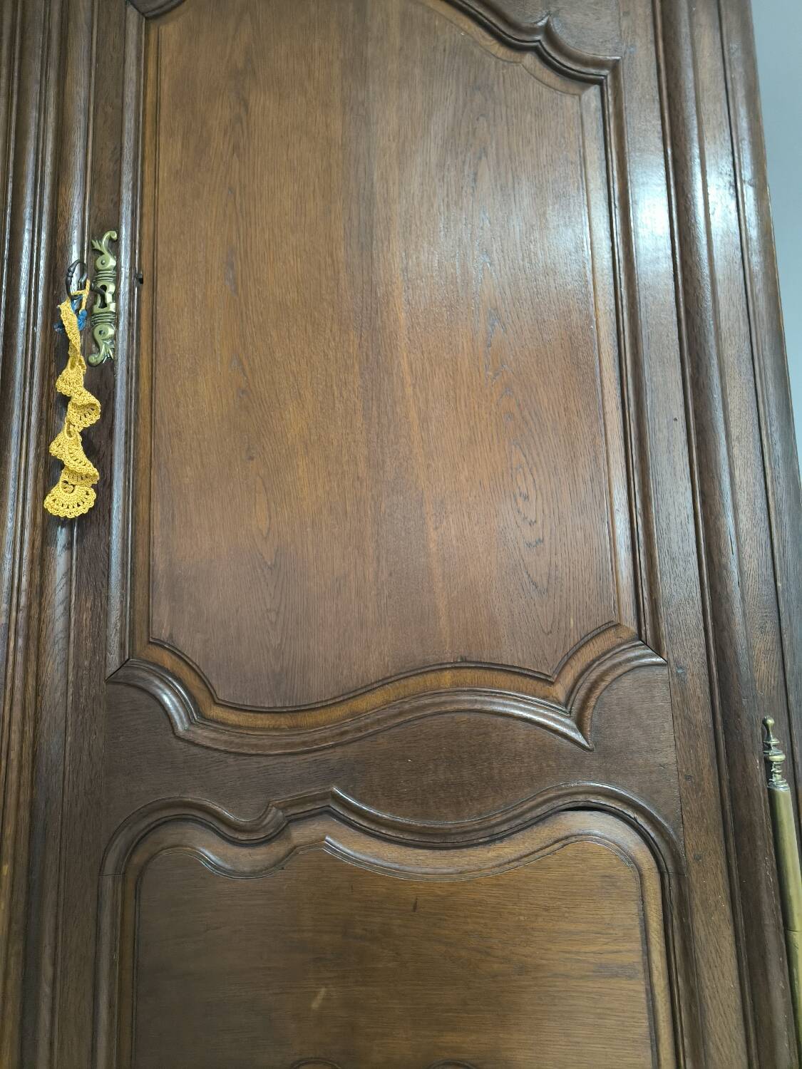 Lorraine wardrobe in solid oak from the 18th century.