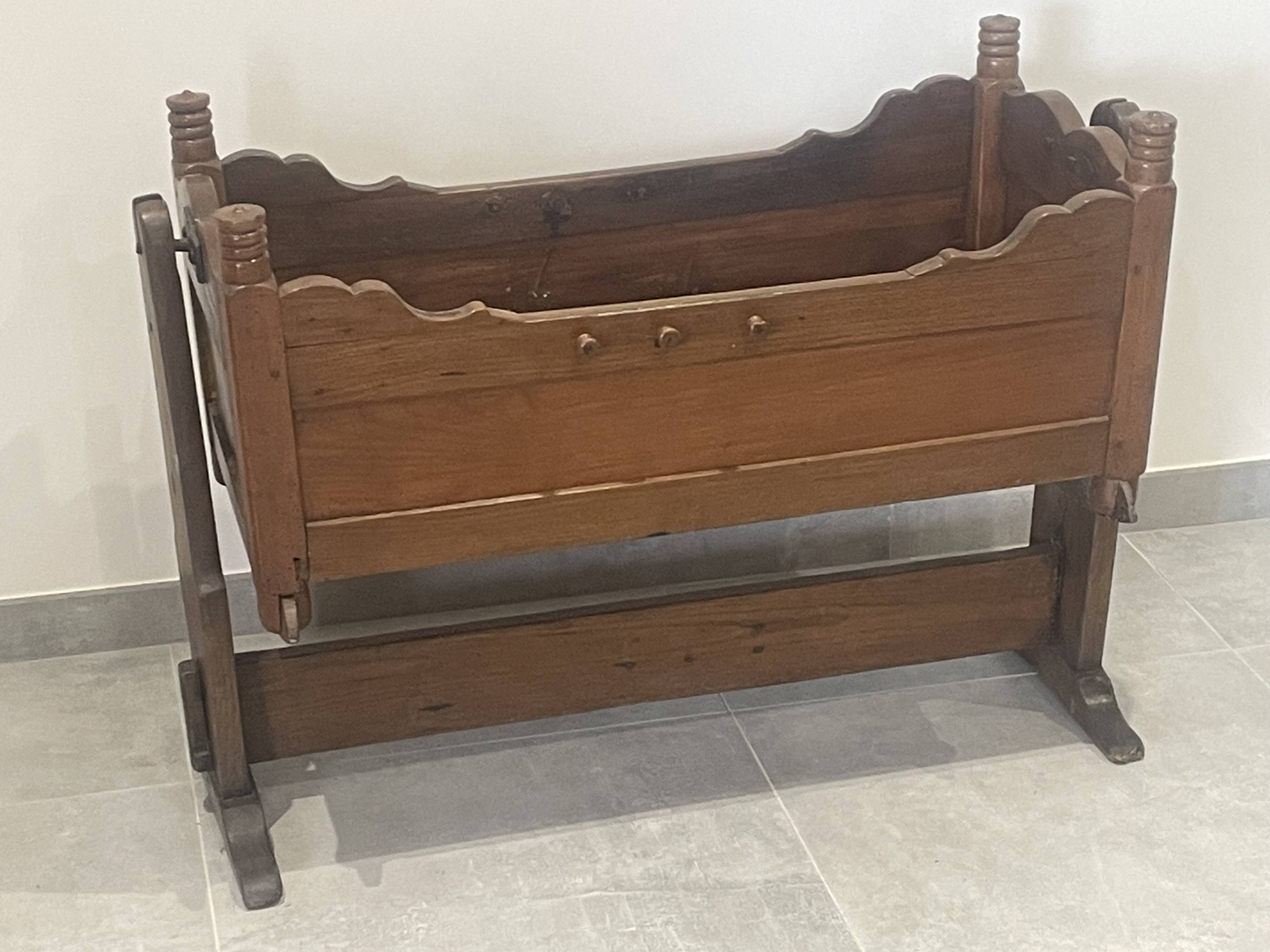 Small rocking bed 19th century