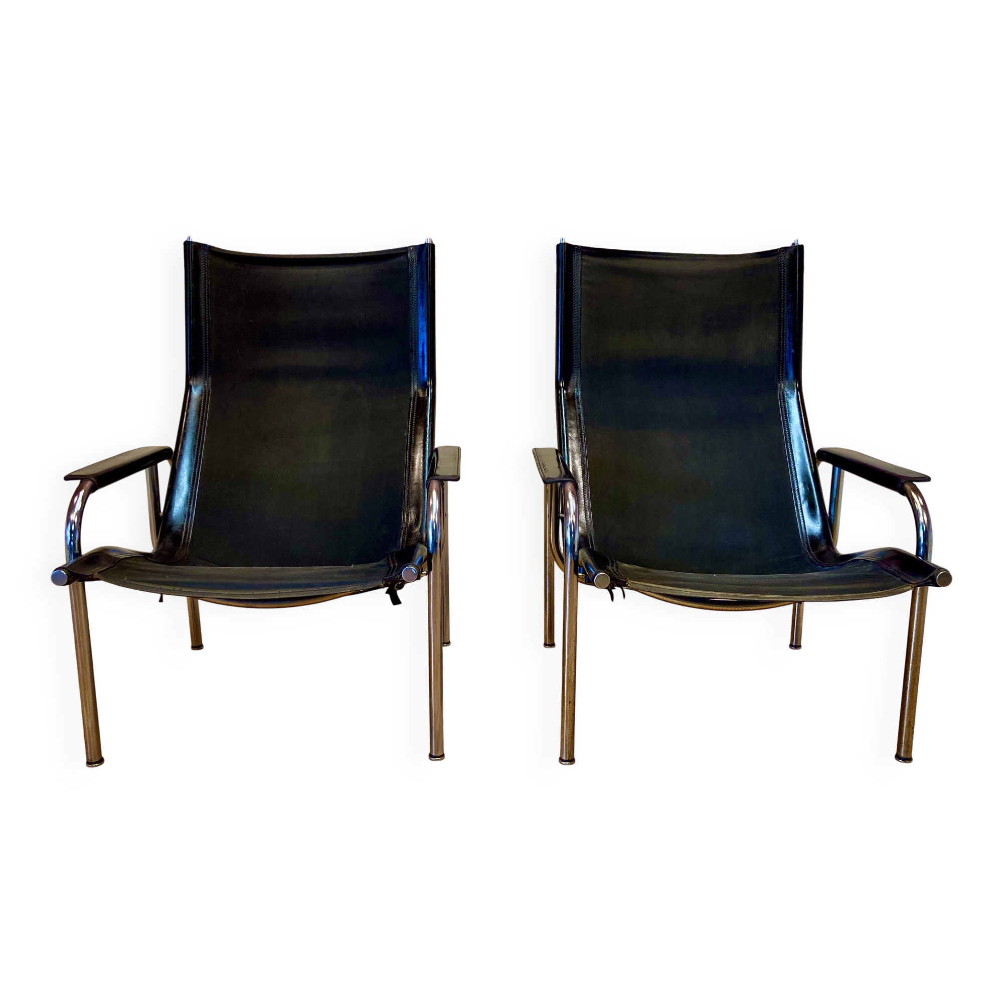 Pair of reclining black leather armchairs, "Hans Eichenberger" design, 19